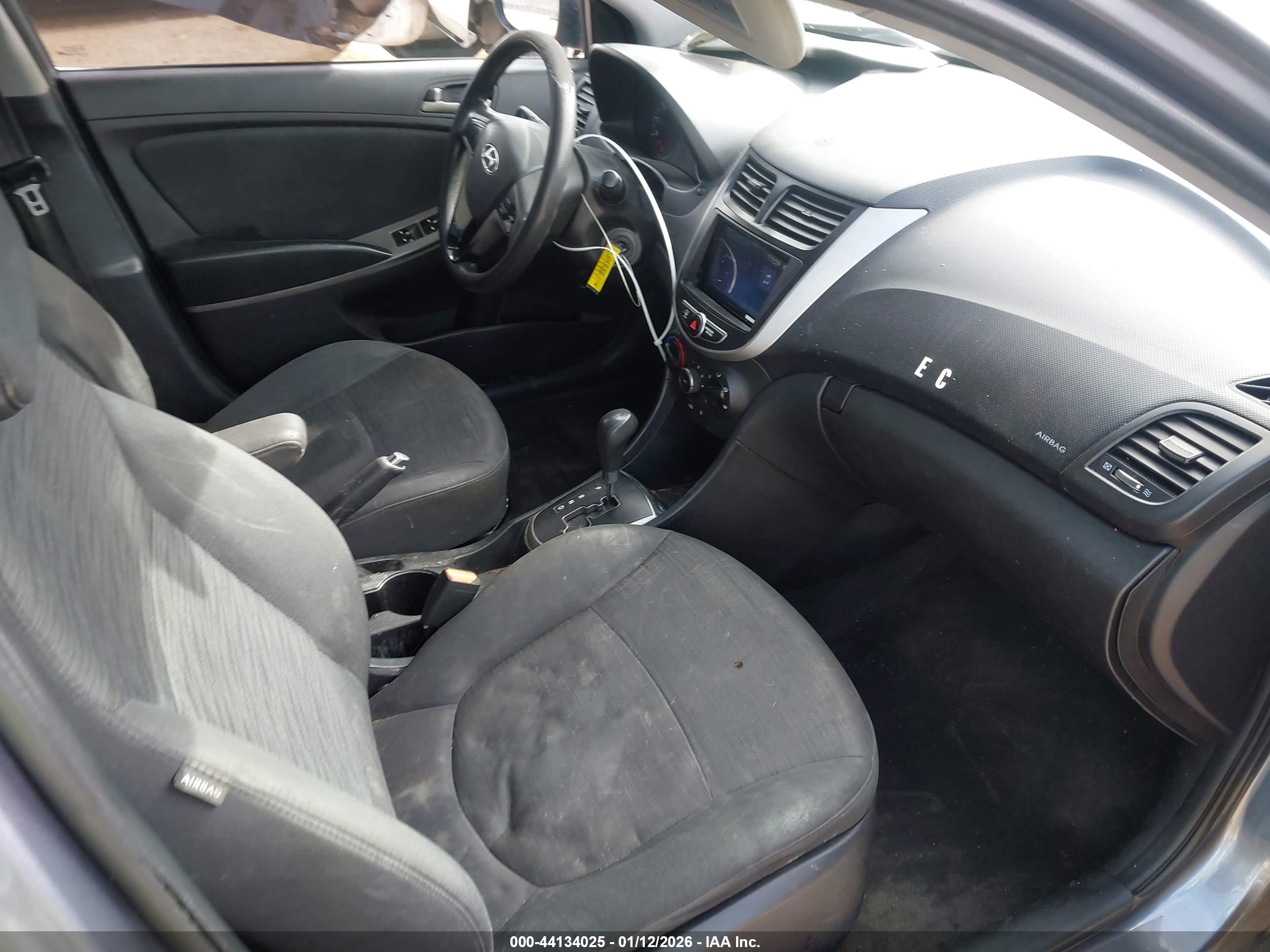 HYUNDAI ACCENT image 5
