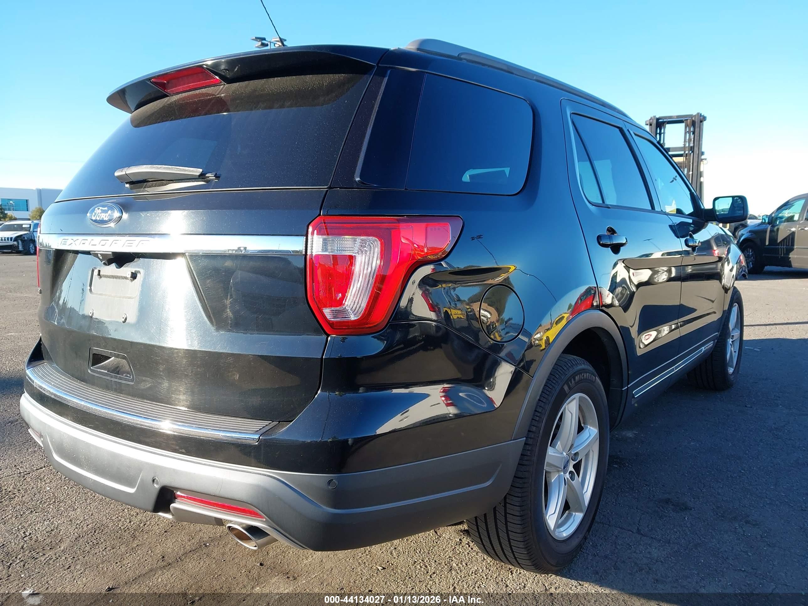 FORD EXPLORER image 4