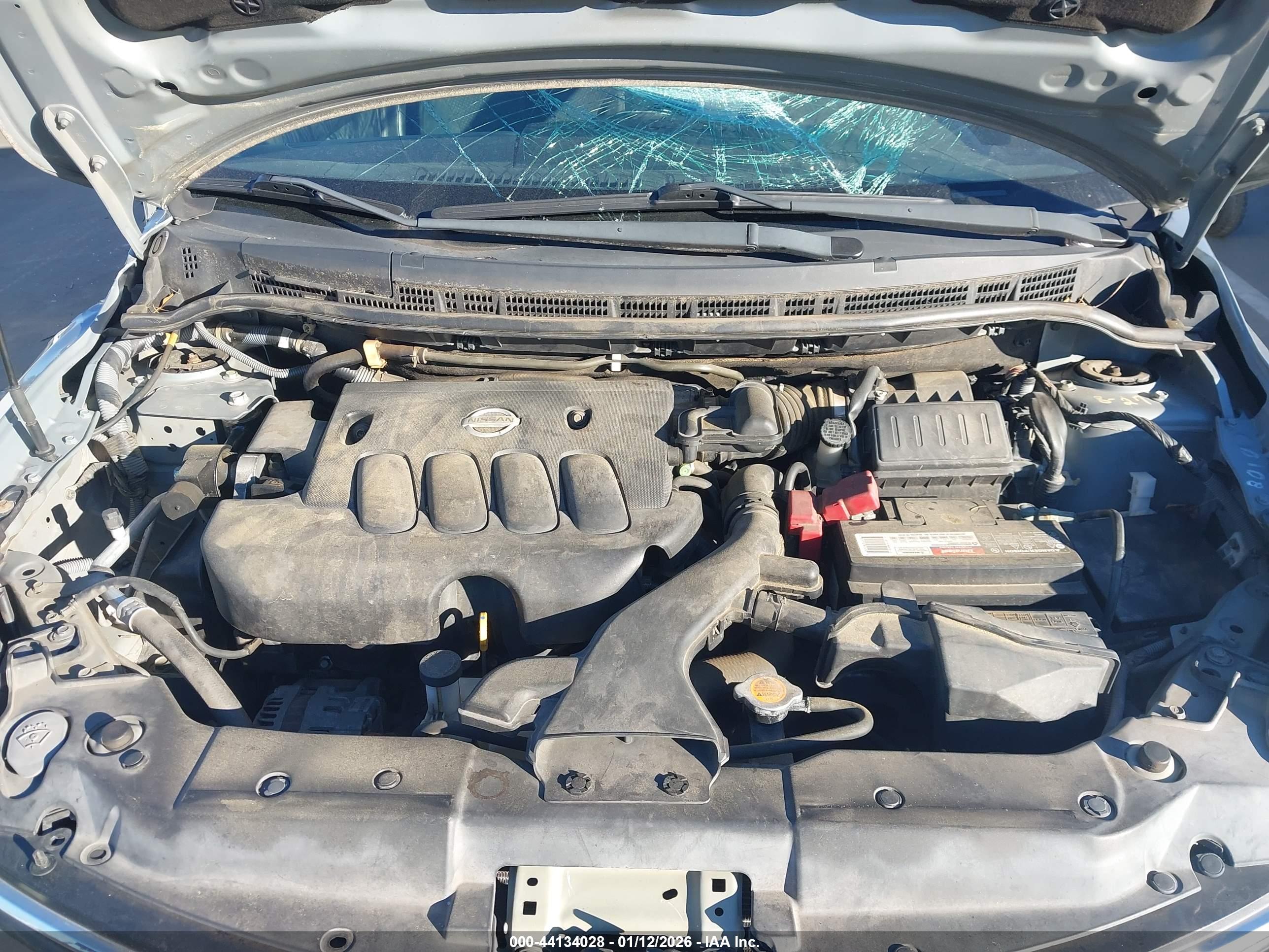 NISSAN VERSA image 10