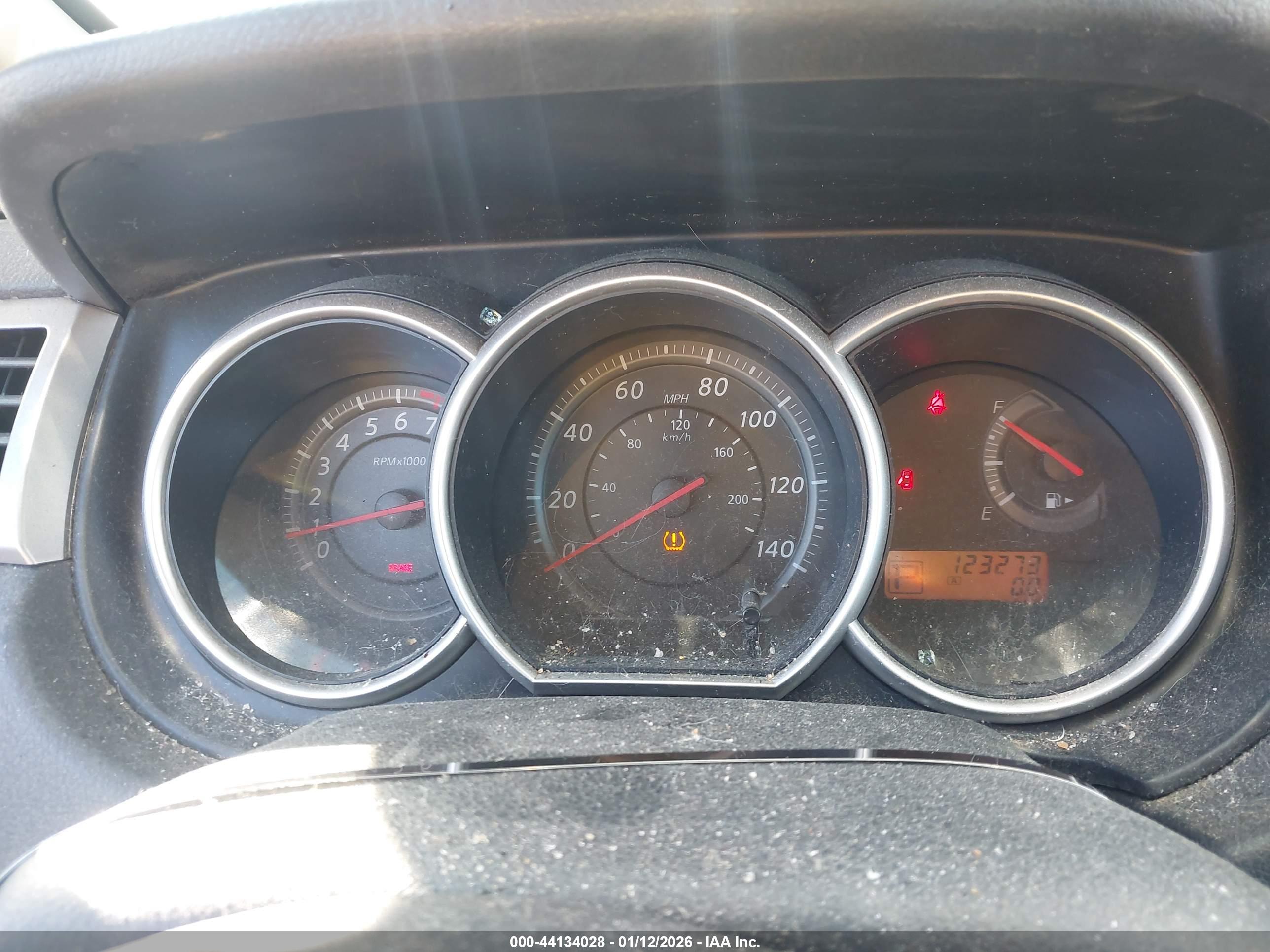 NISSAN VERSA image 7