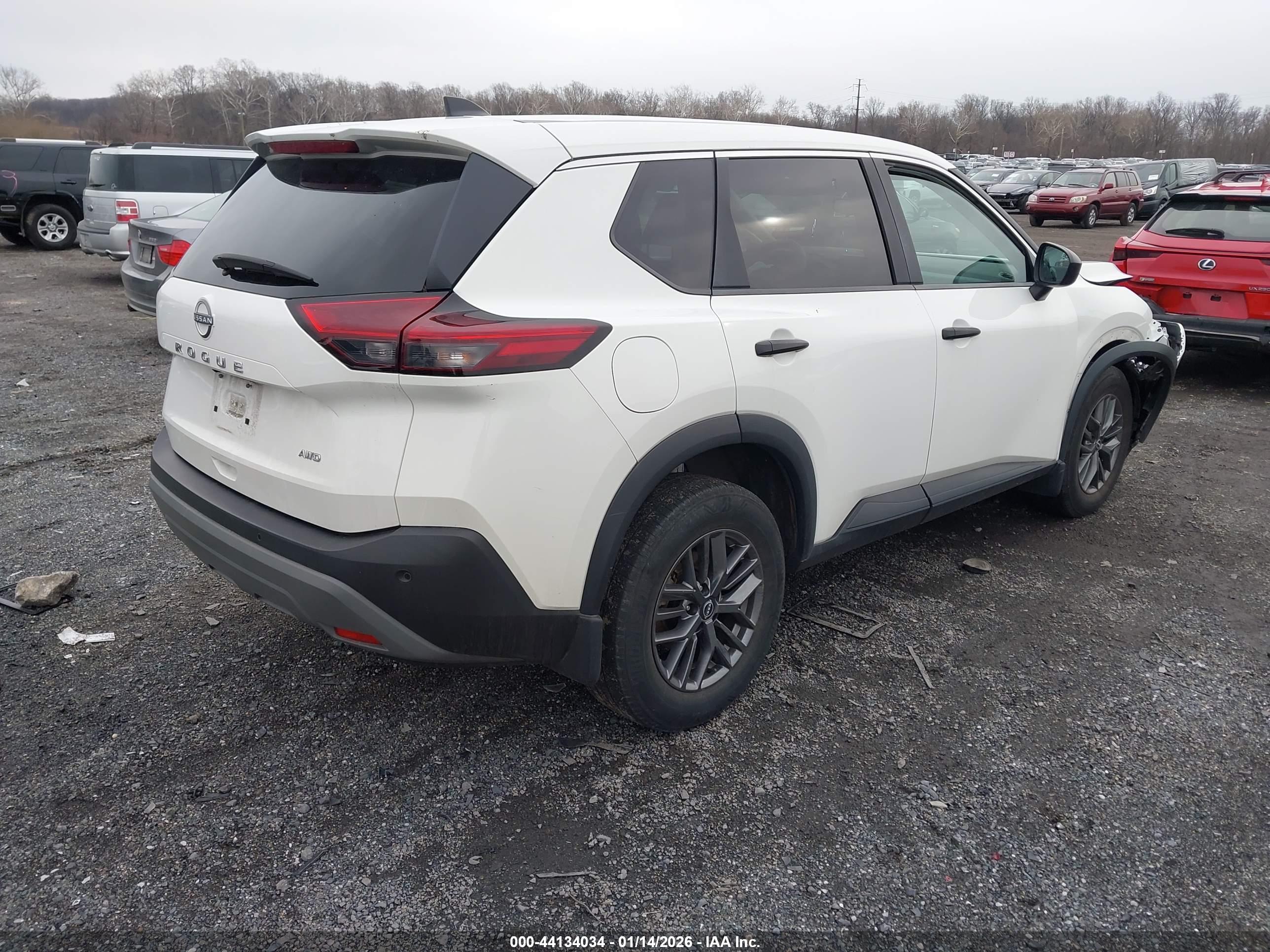 NISSAN ROGUE image 4