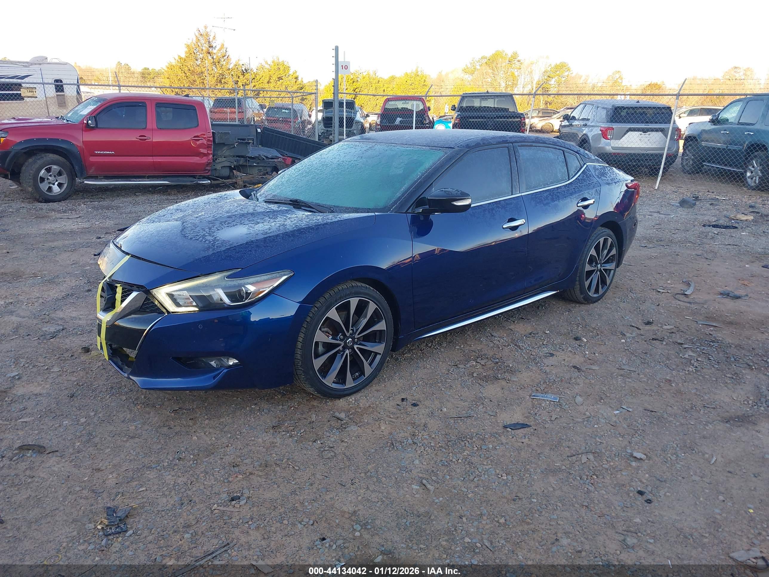 NISSAN MAXIMA image 2