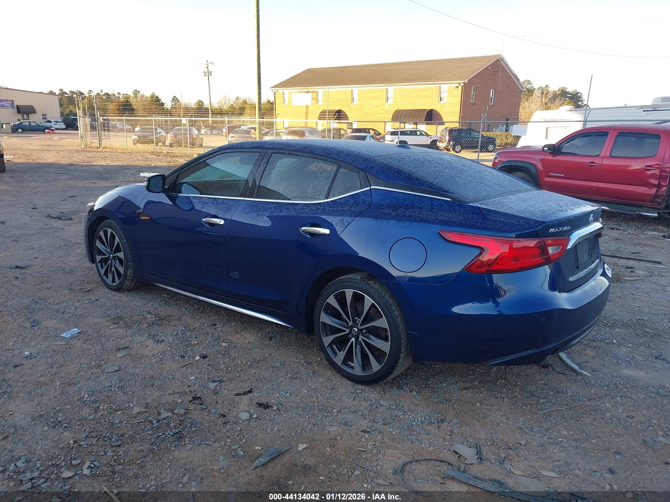 NISSAN MAXIMA image 3