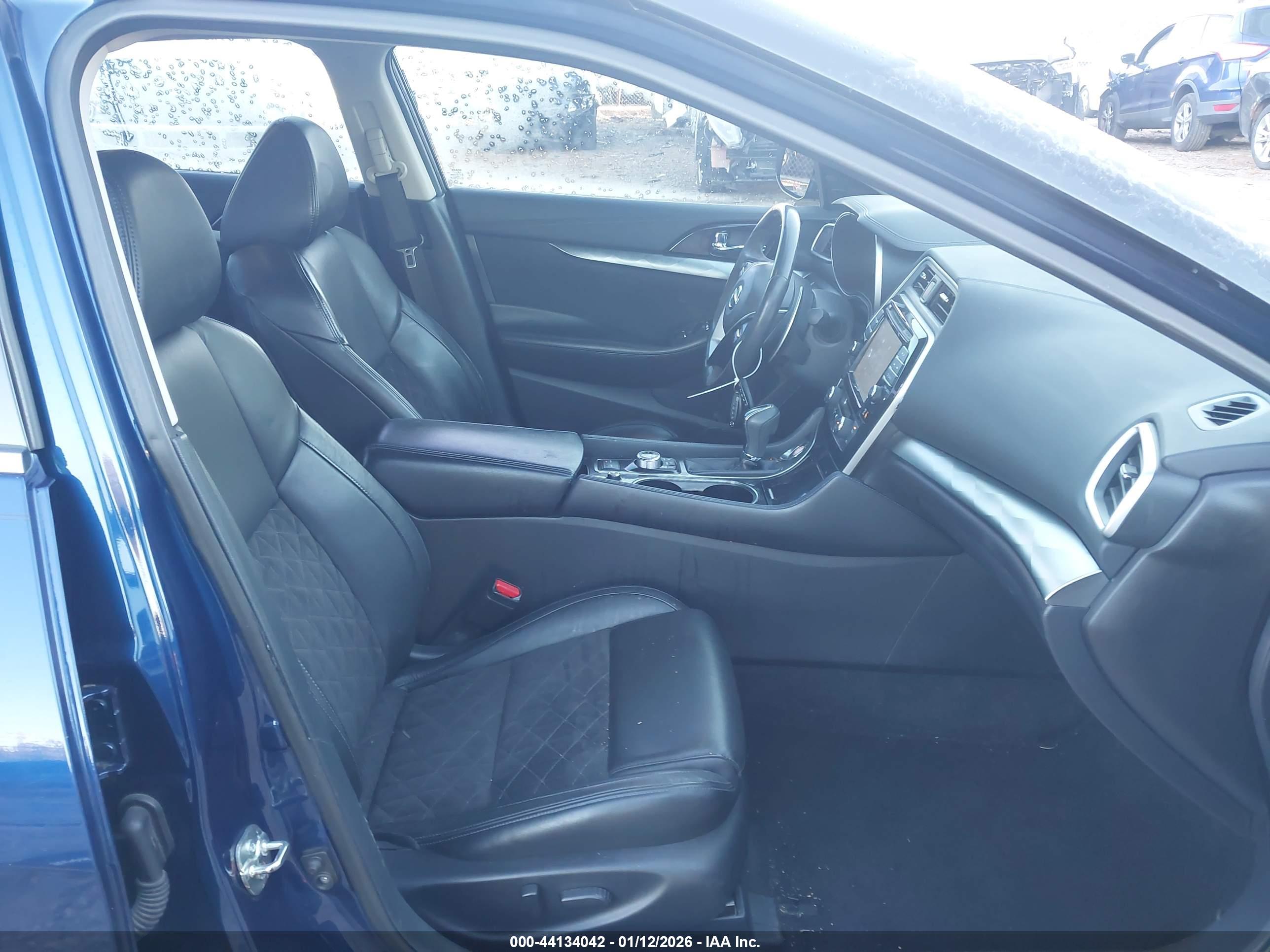 NISSAN MAXIMA image 5