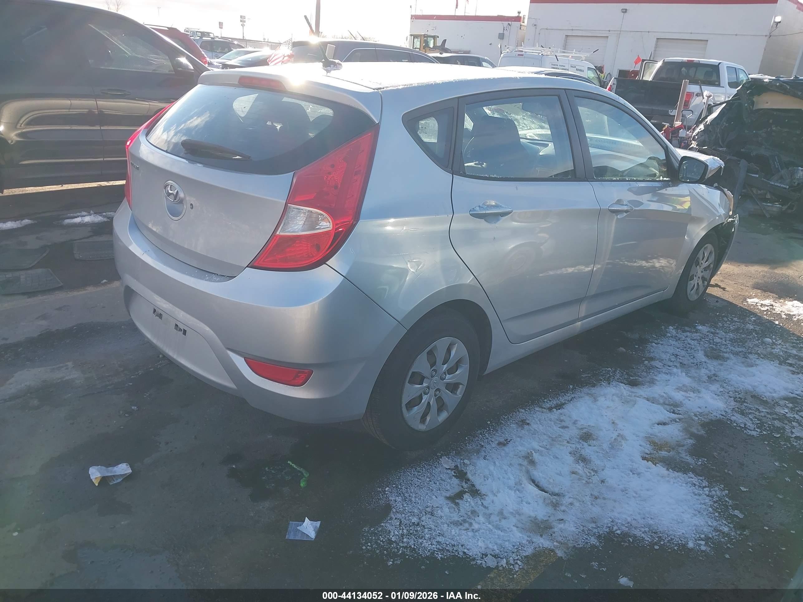 HYUNDAI ACCENT image 4