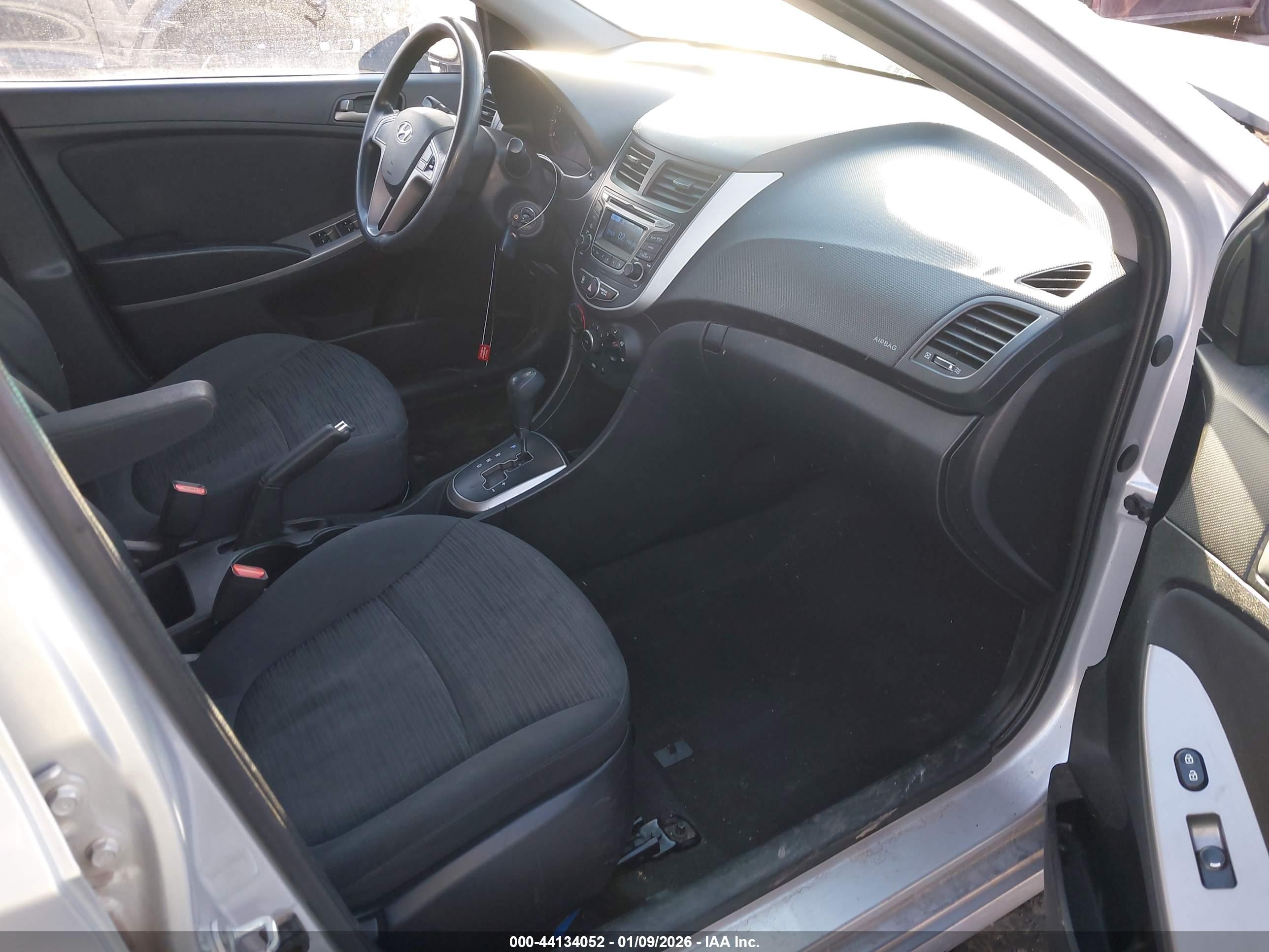 HYUNDAI ACCENT image 5