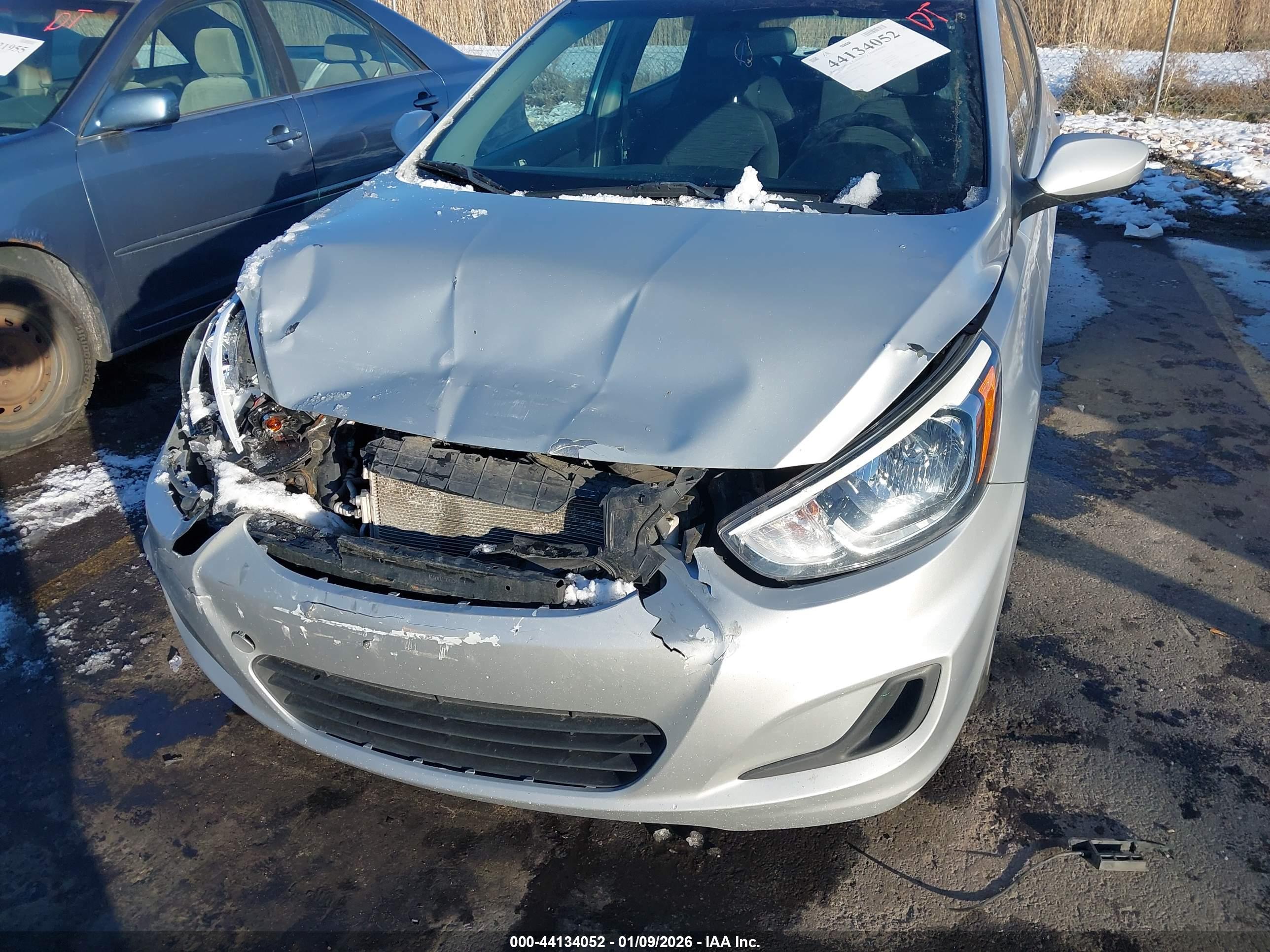 HYUNDAI ACCENT image 6