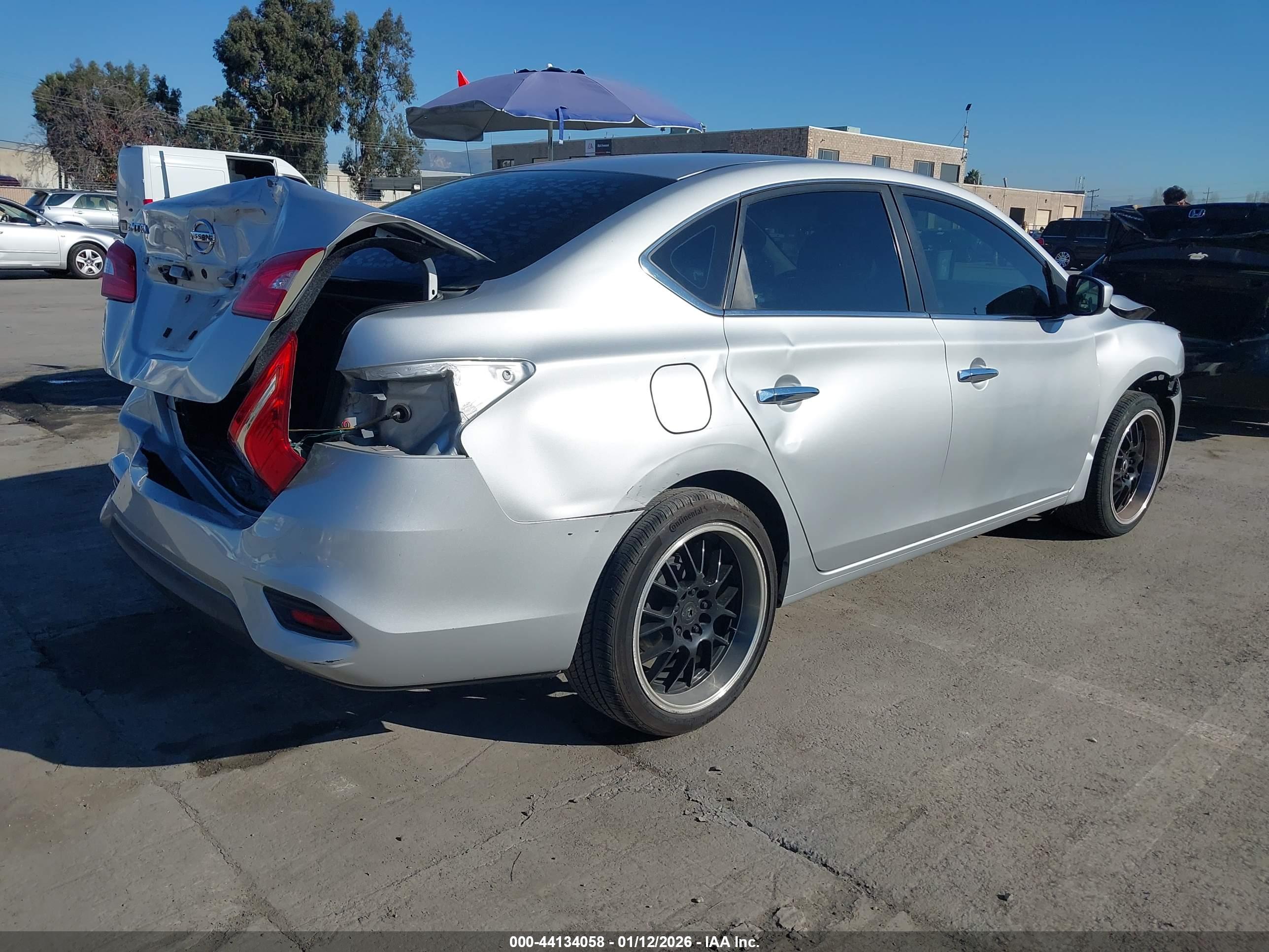 NISSAN SENTRA image 4