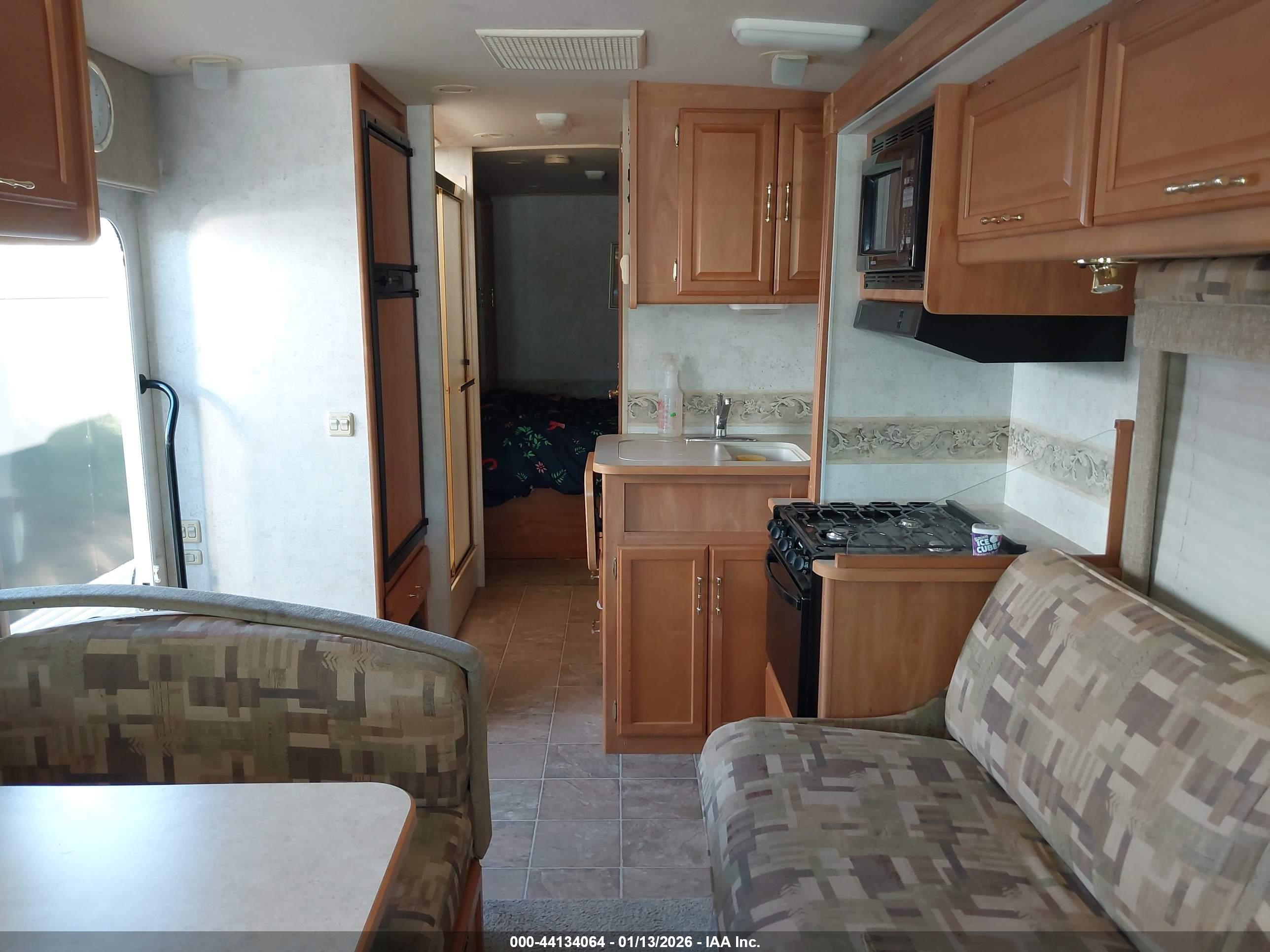 FORD F550 image 8