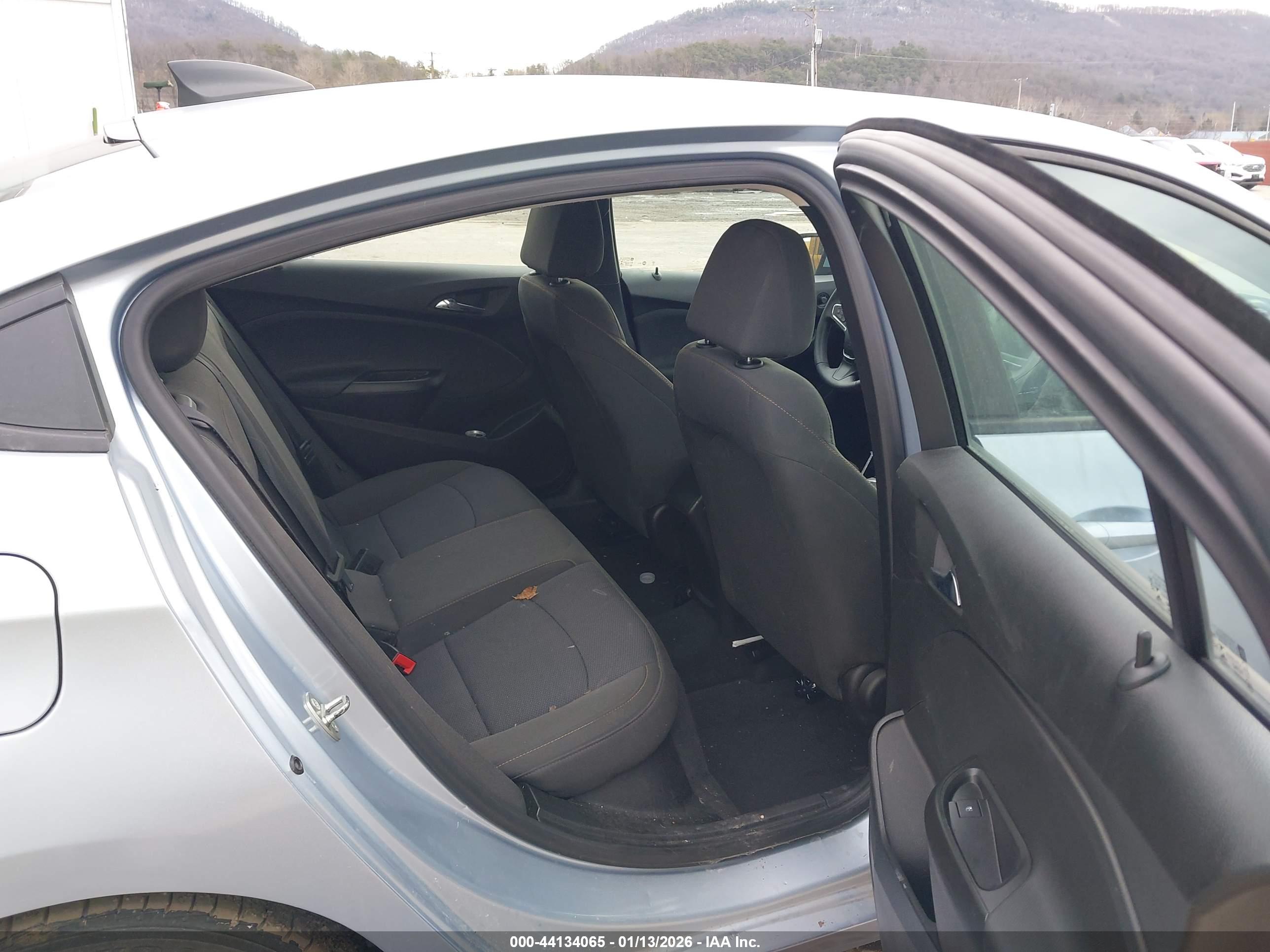 CHEVROLET CRUZE image 8