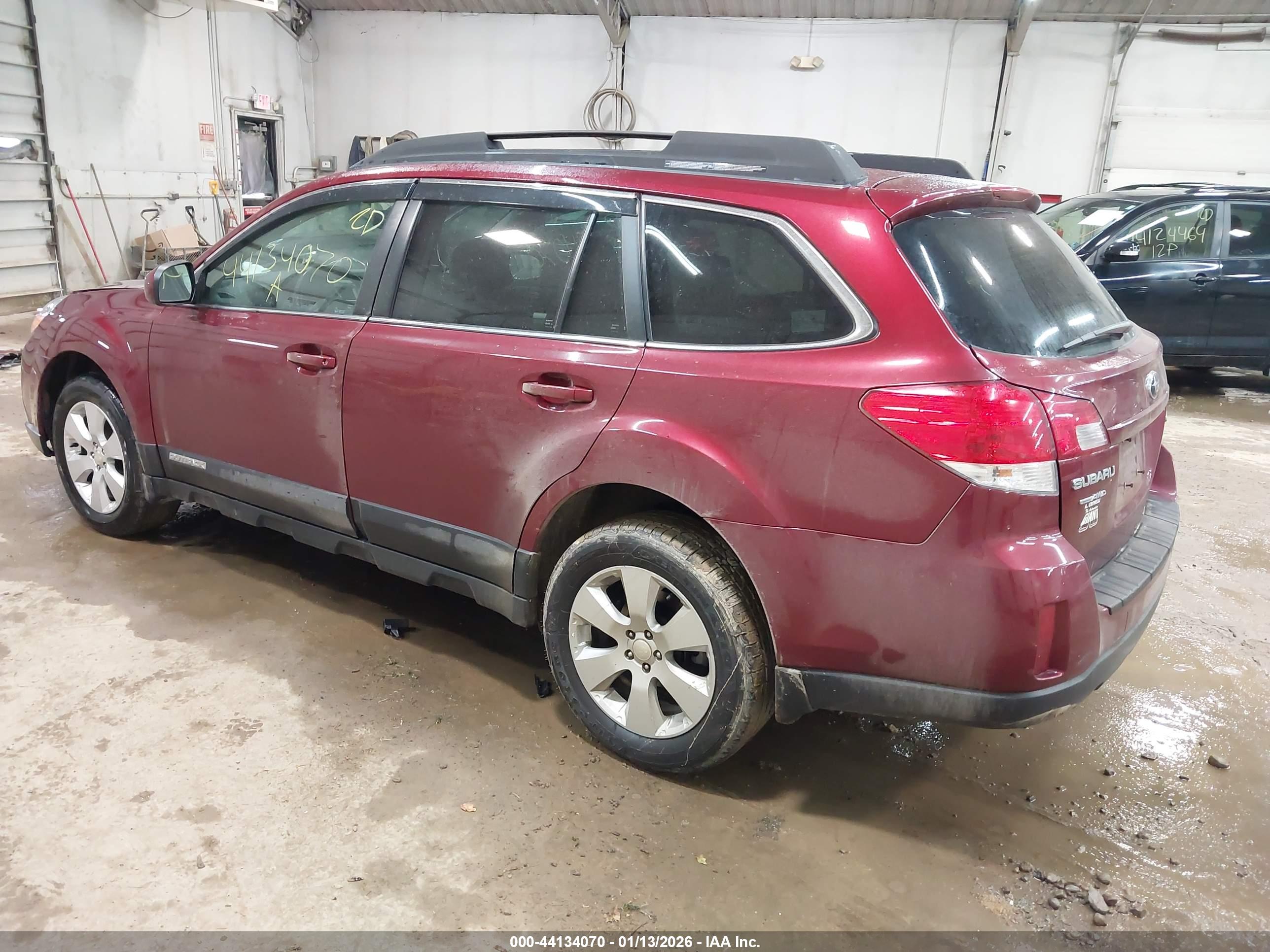 SUBARU OUTBACK image 3