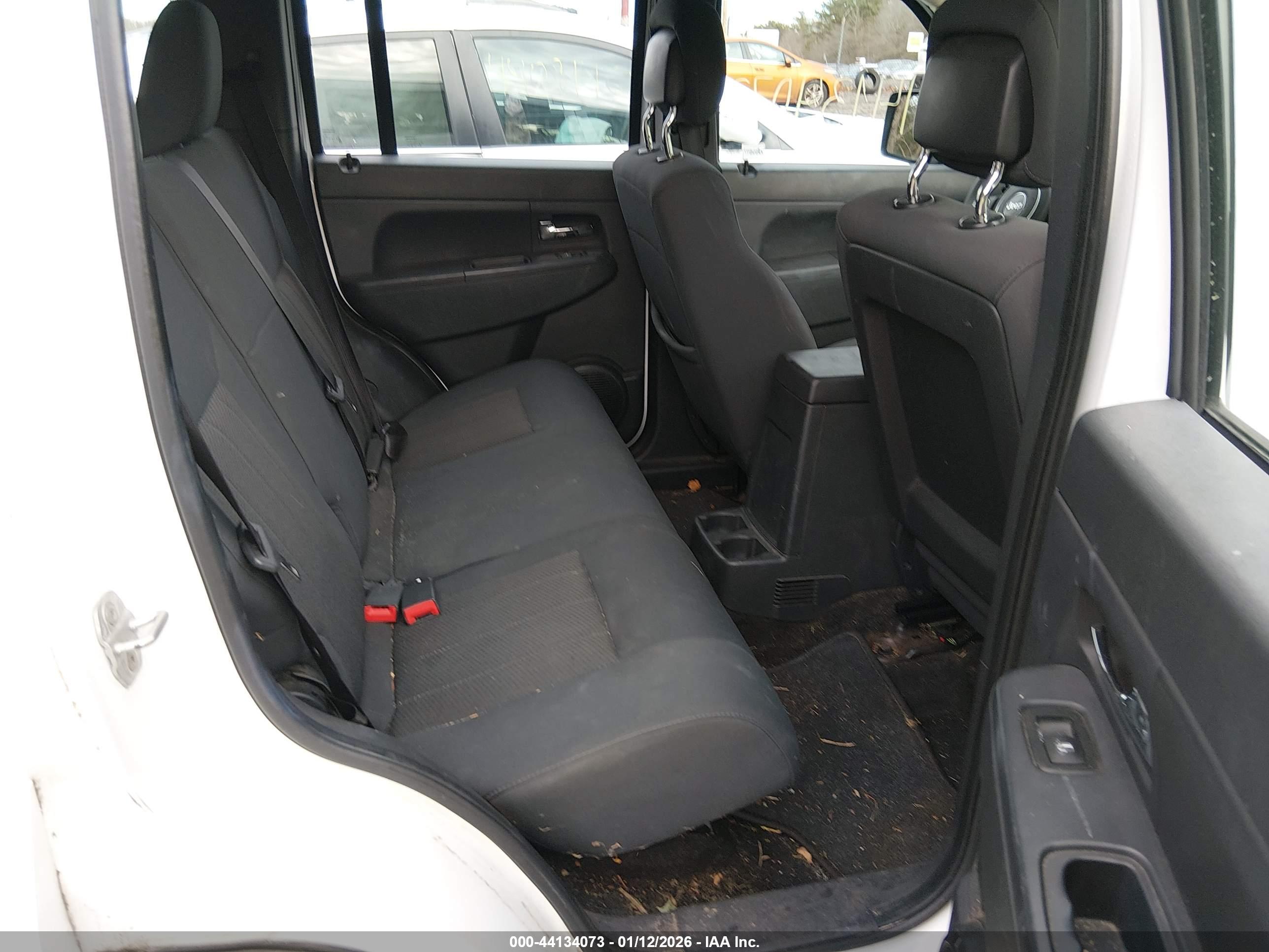 JEEP LIBERTY image 8