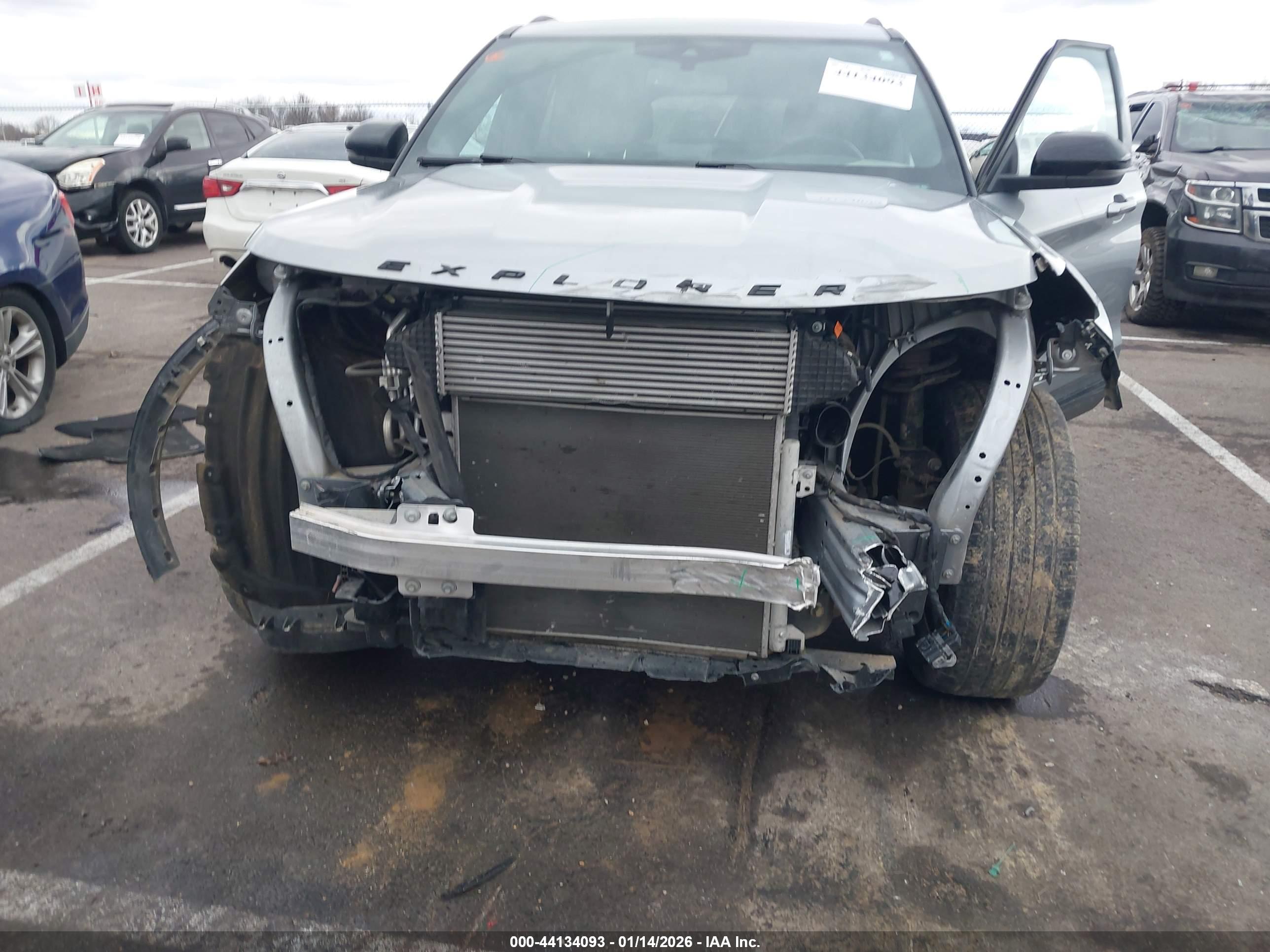 FORD EXPLORER image 6