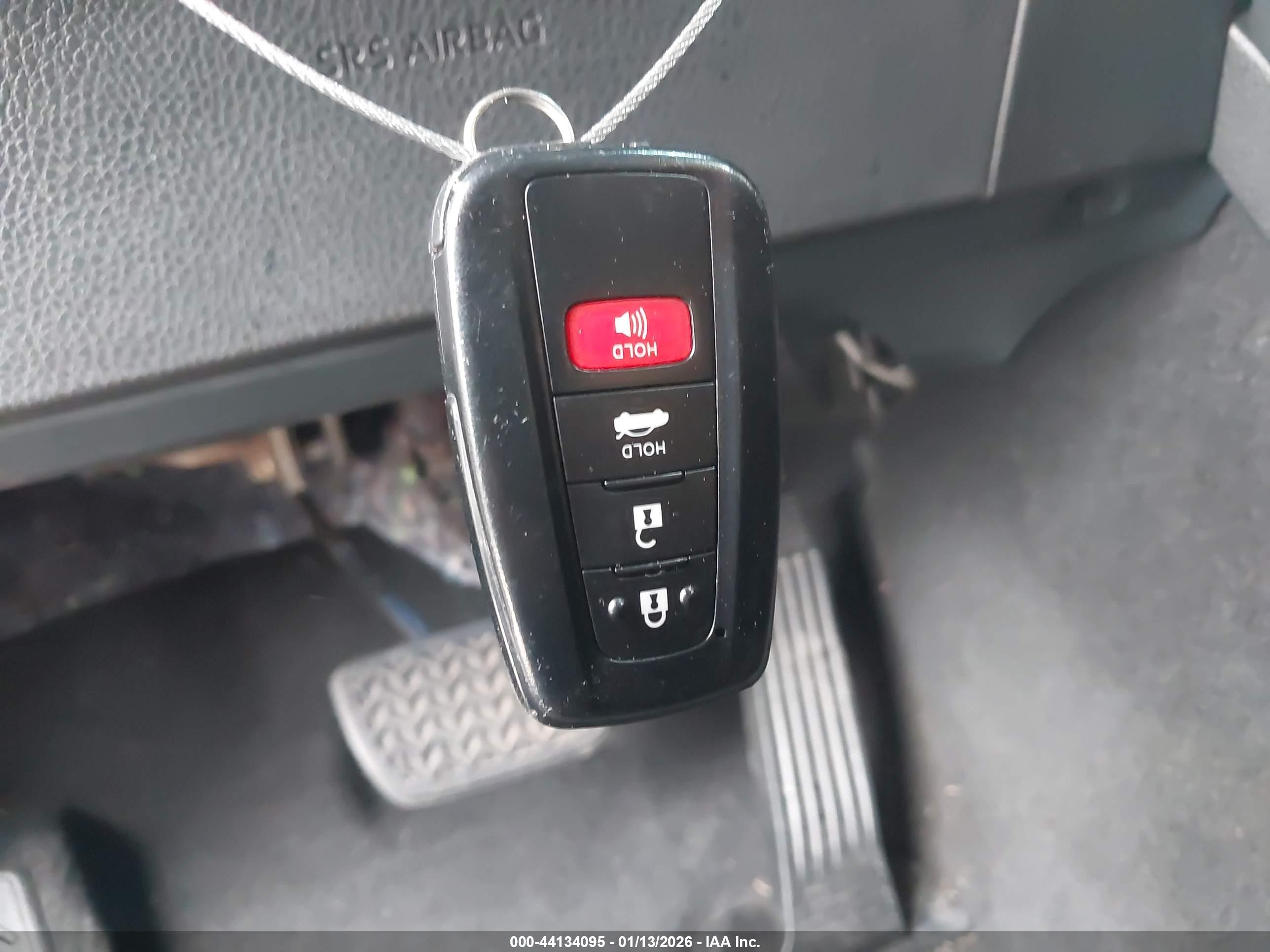 TOYOTA AVALON image 11