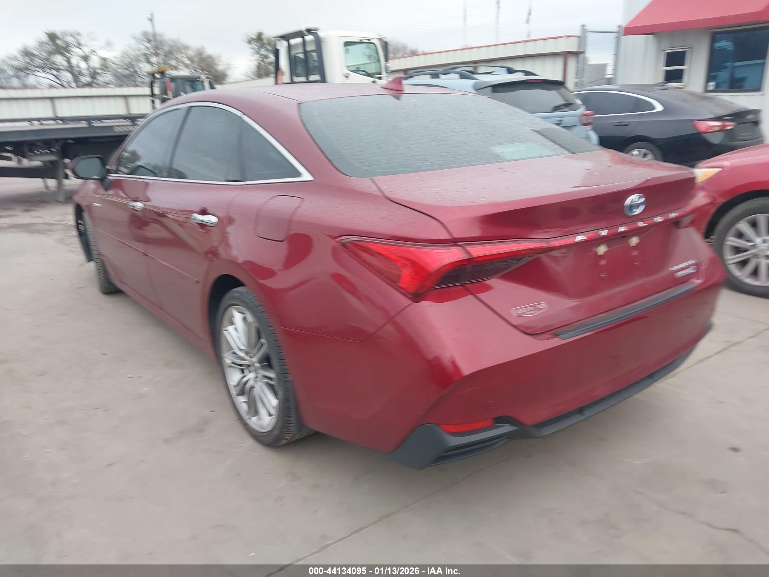 TOYOTA AVALON image 3