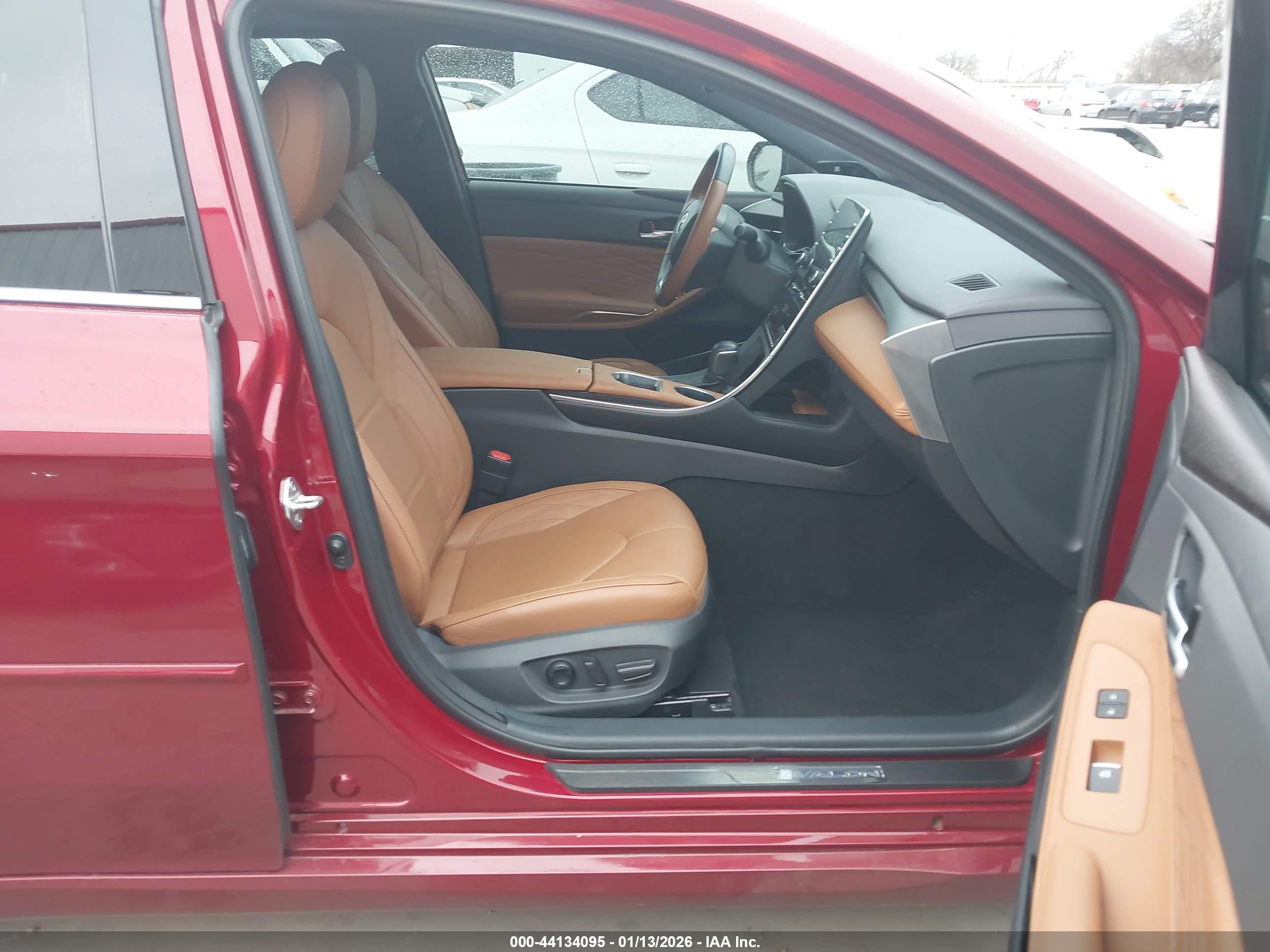 TOYOTA AVALON image 5