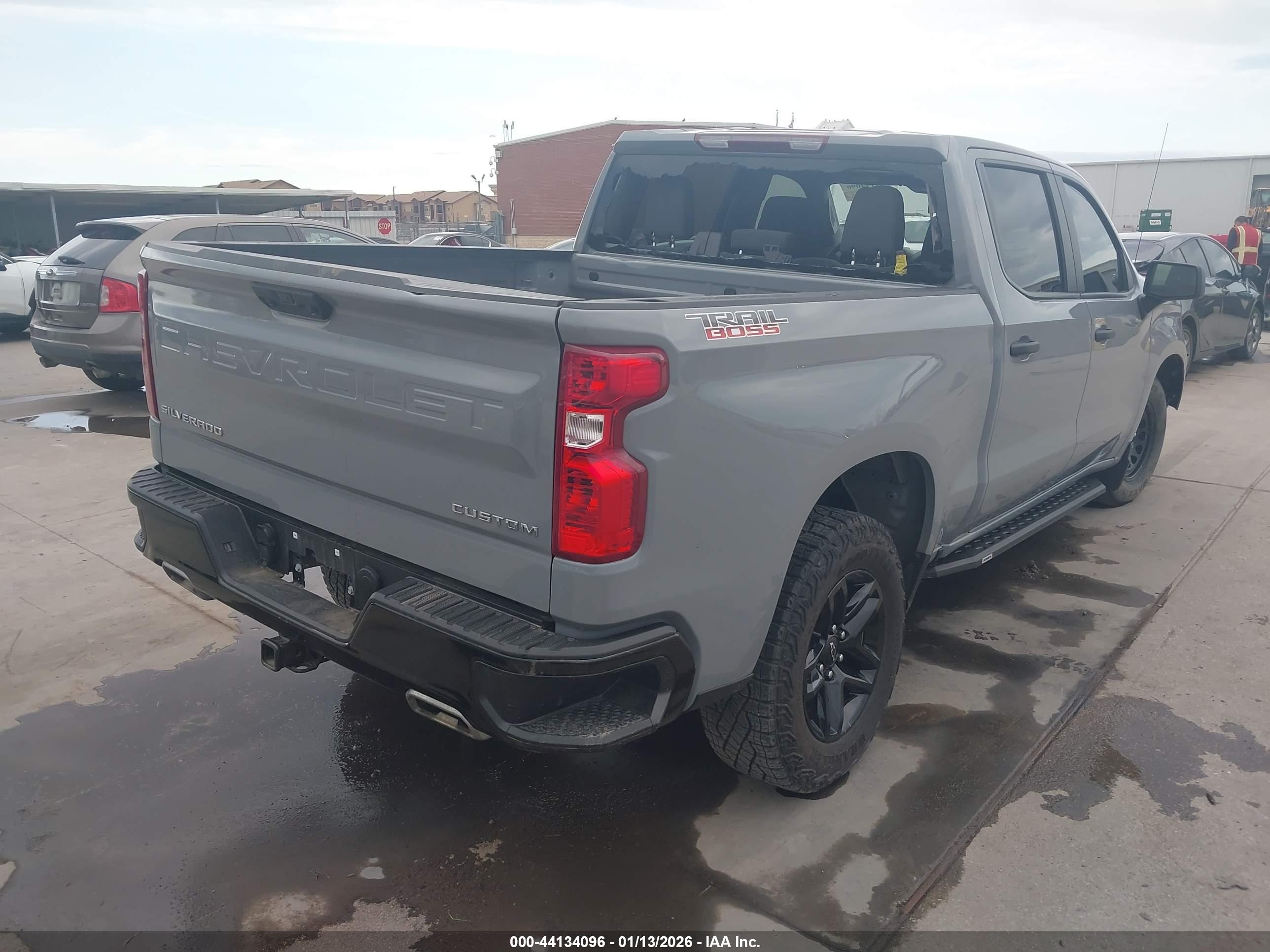 CHEVROLET SILVERADO image 4