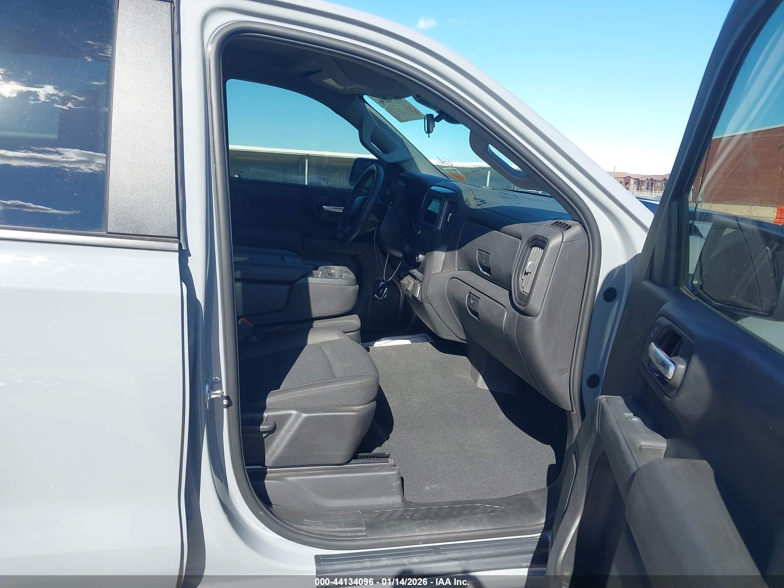 CHEVROLET SILVERADO image 5
