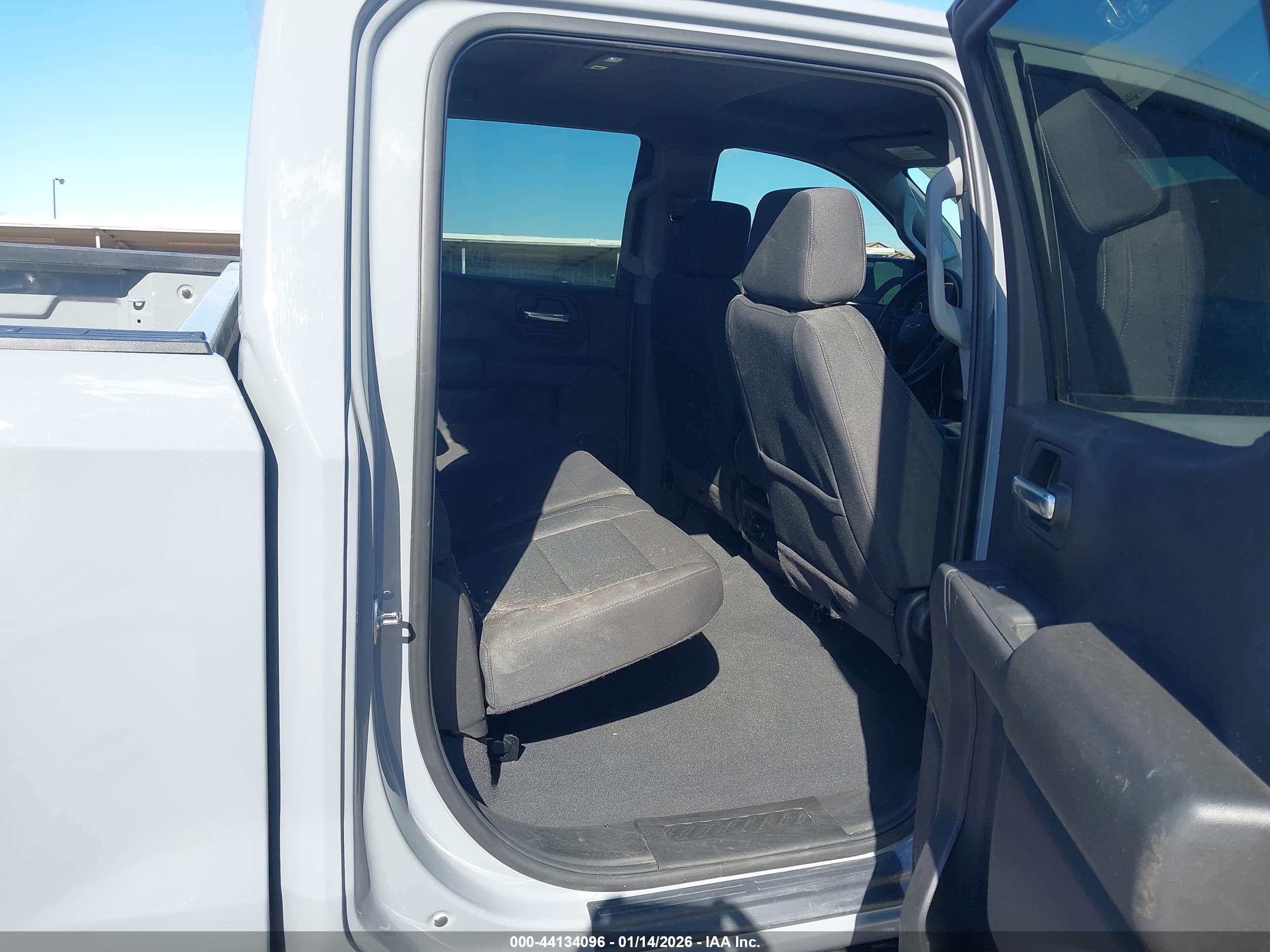 CHEVROLET SILVERADO image 8