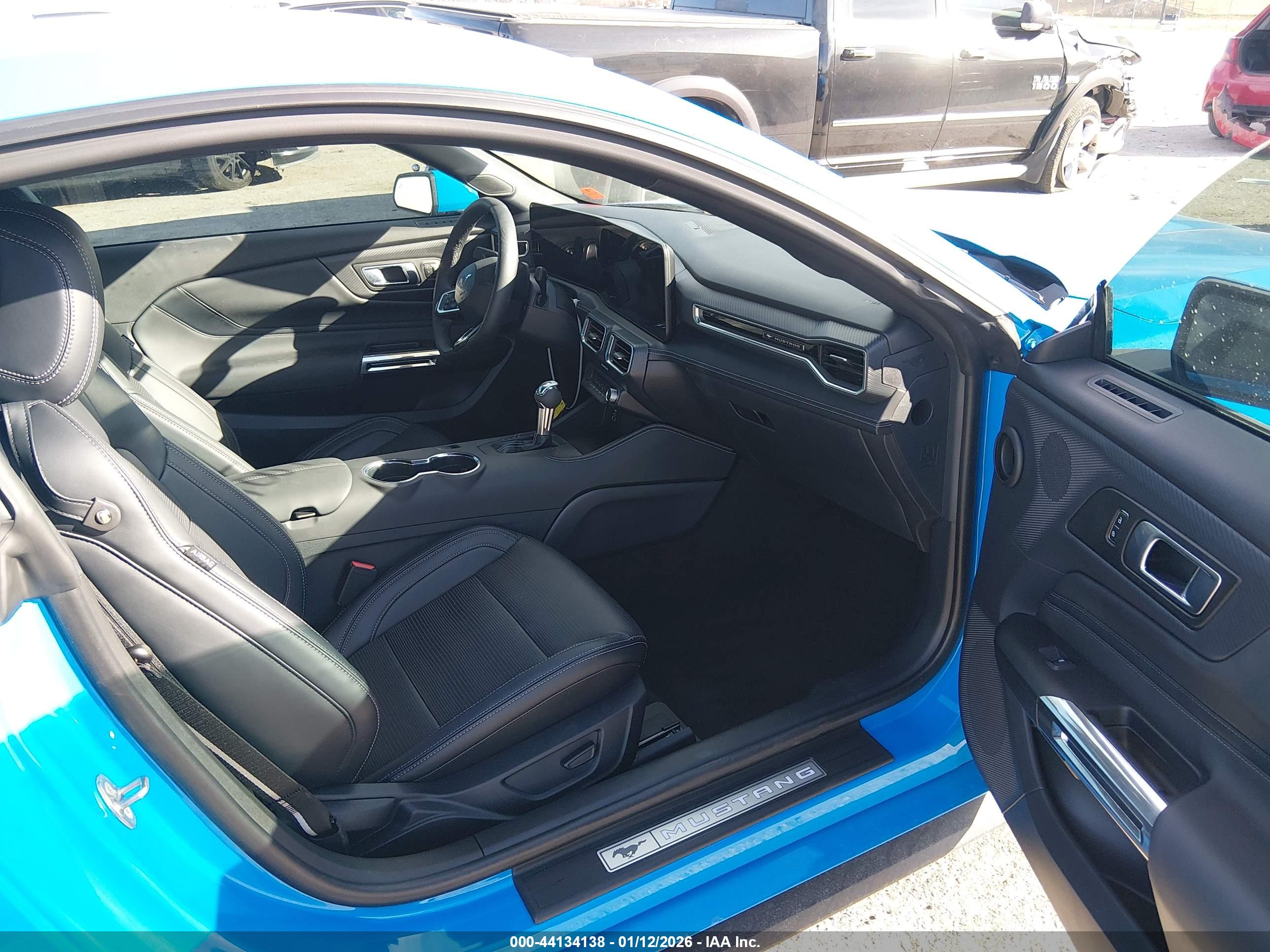 FORD MUSTANG image 5