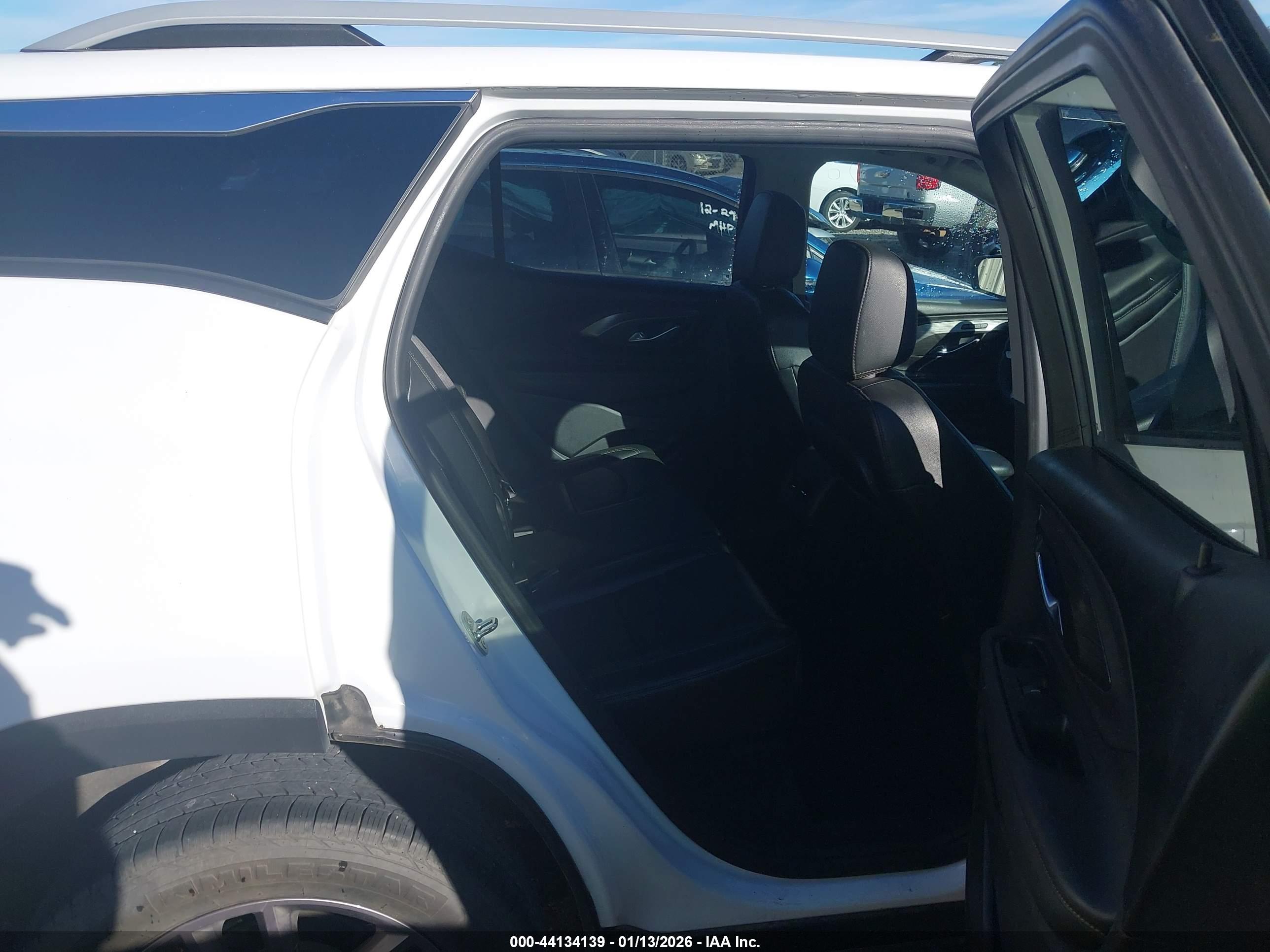 GMC TERRAIN image 8