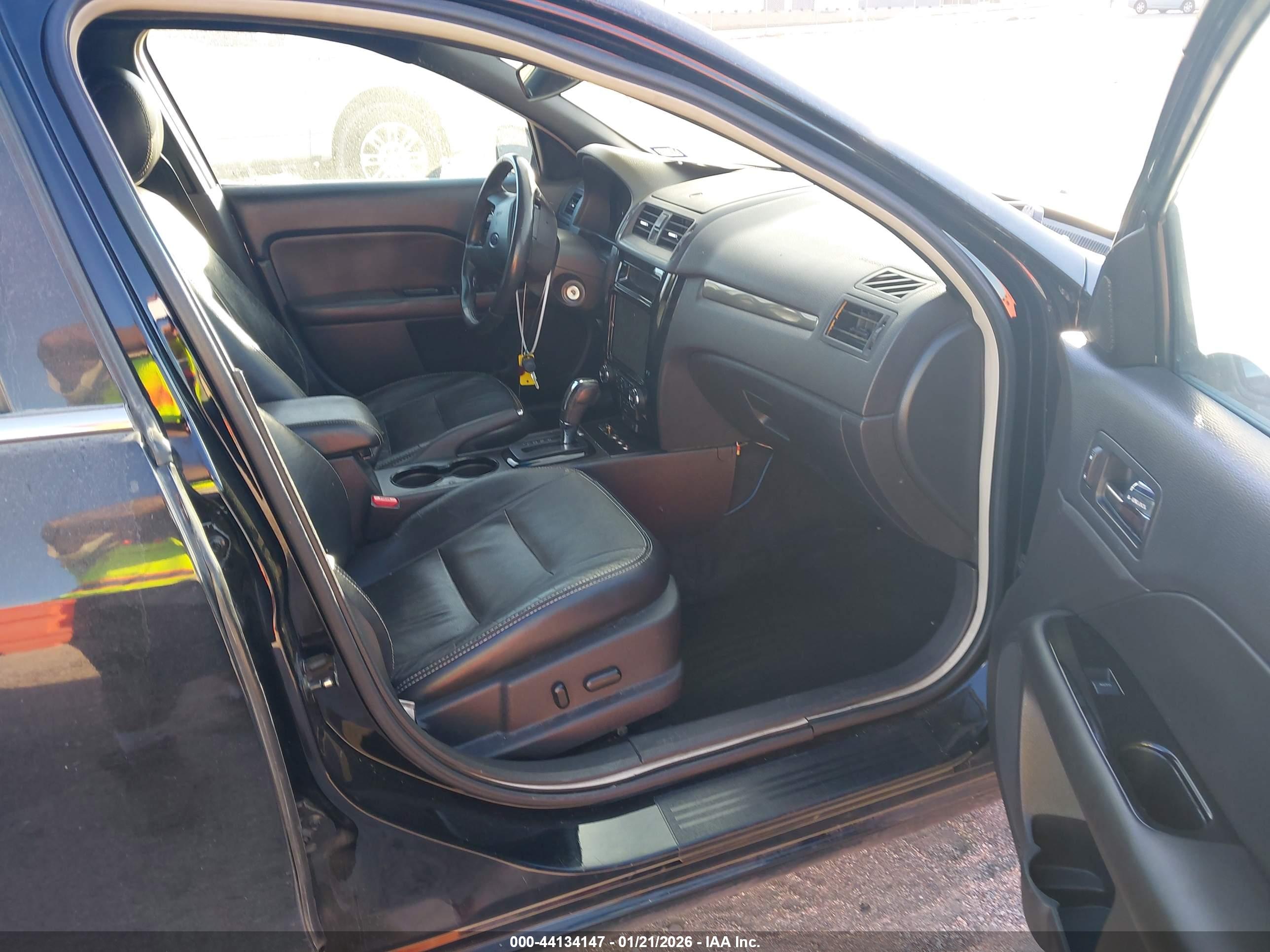 FORD FUSION image 5