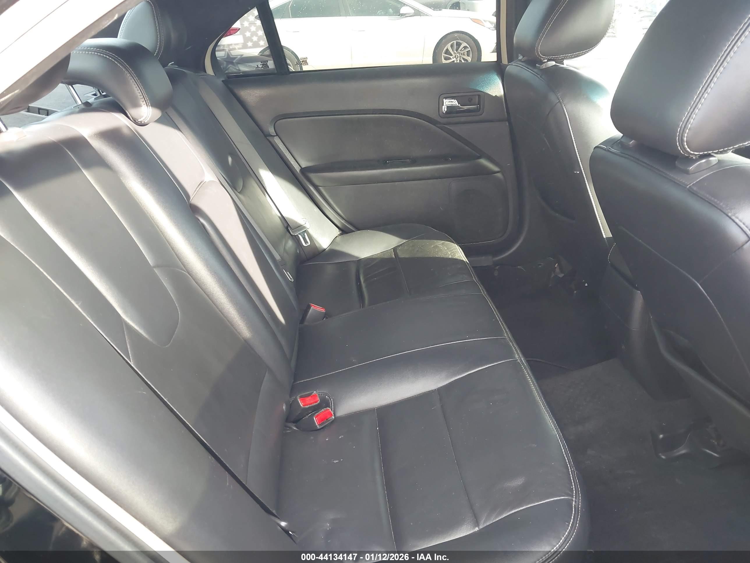 FORD FUSION image 8