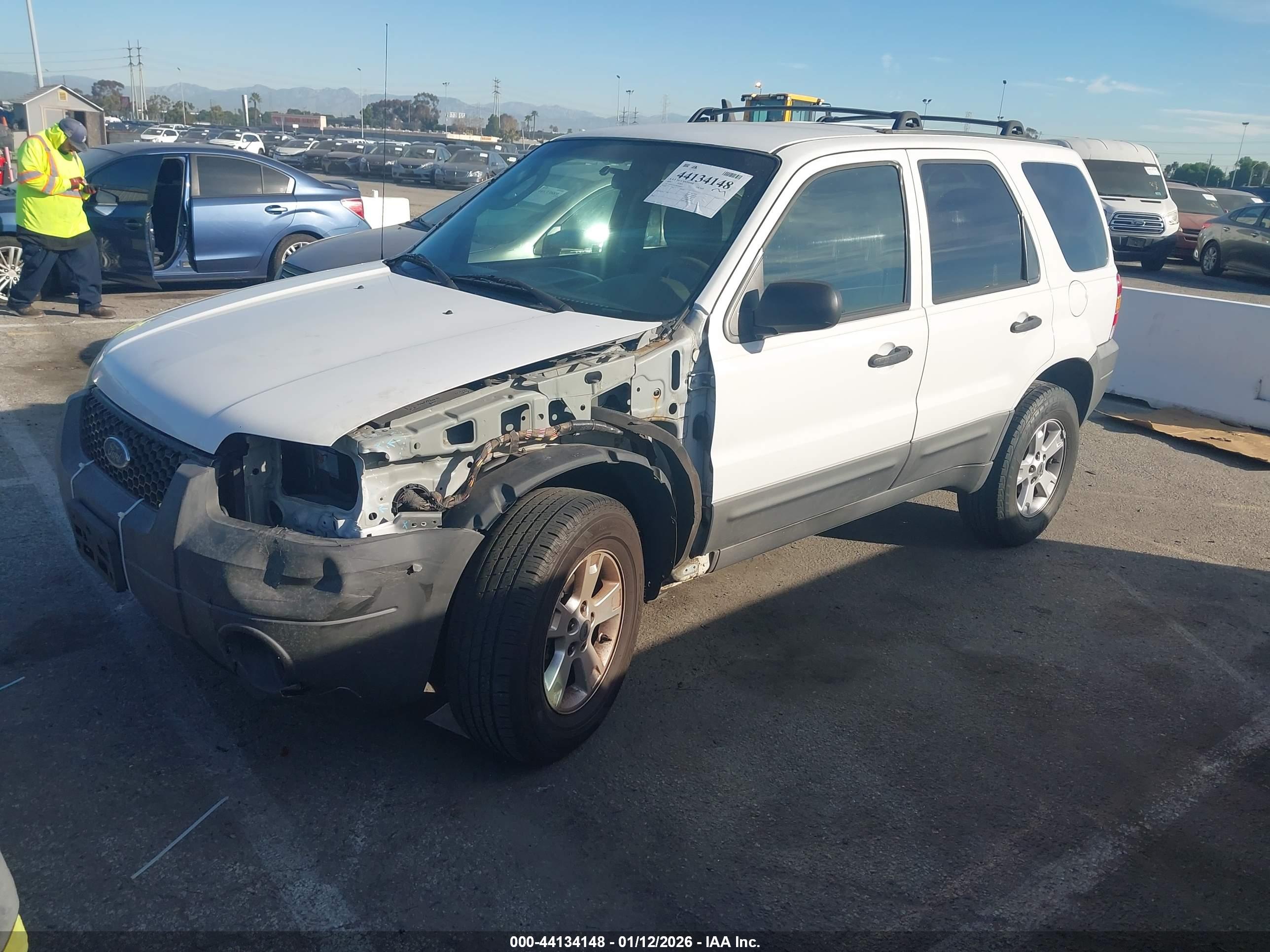 FORD ESCAPE image 2