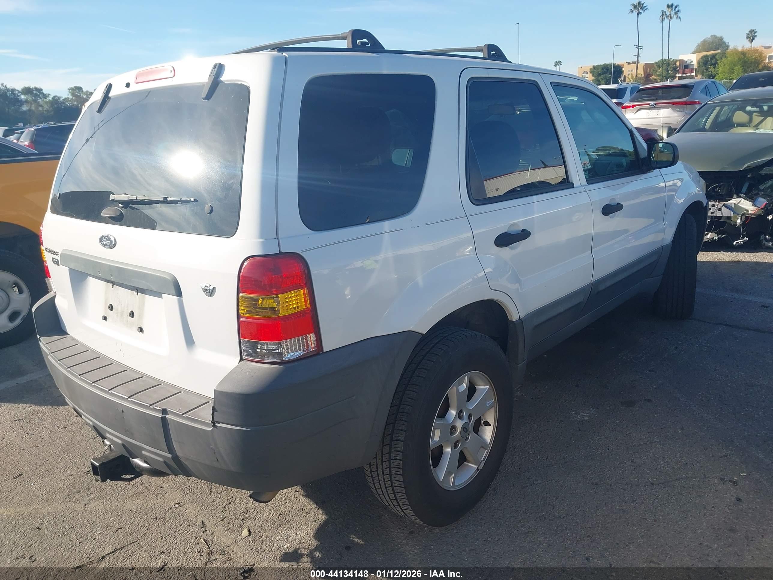FORD ESCAPE image 4