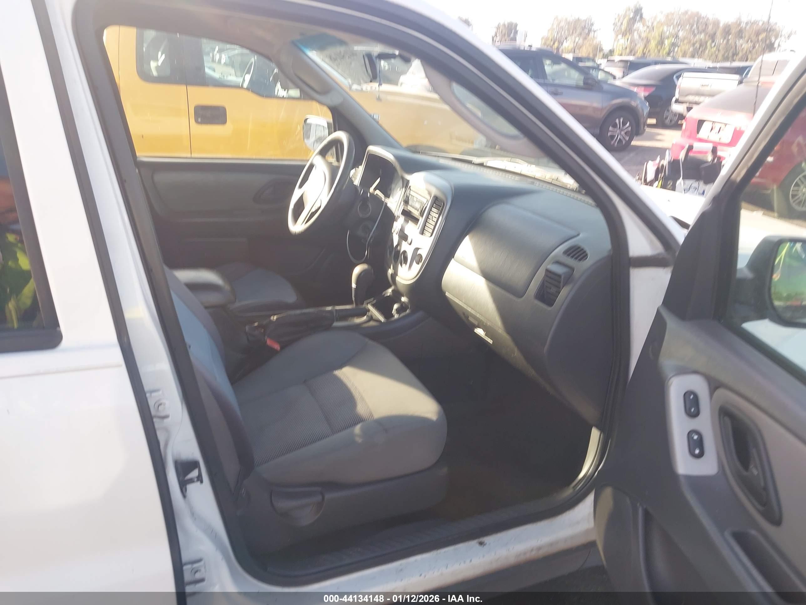 FORD ESCAPE image 8