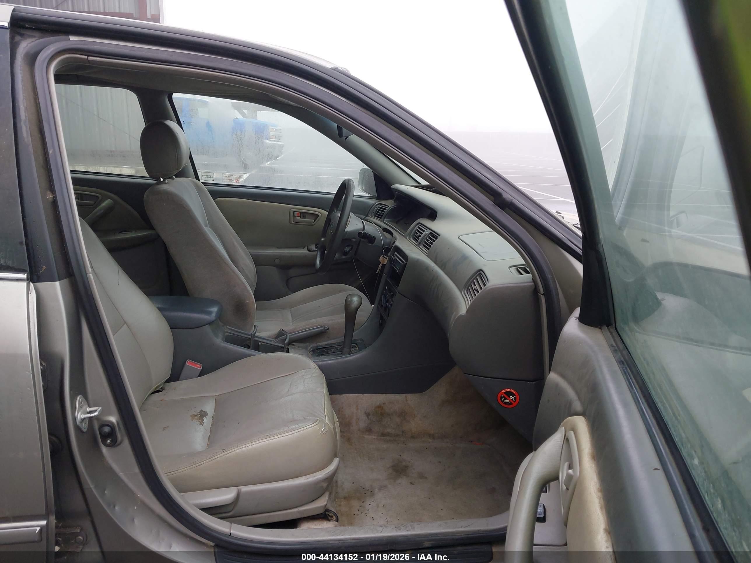 TOYOTA CAMRY image 5