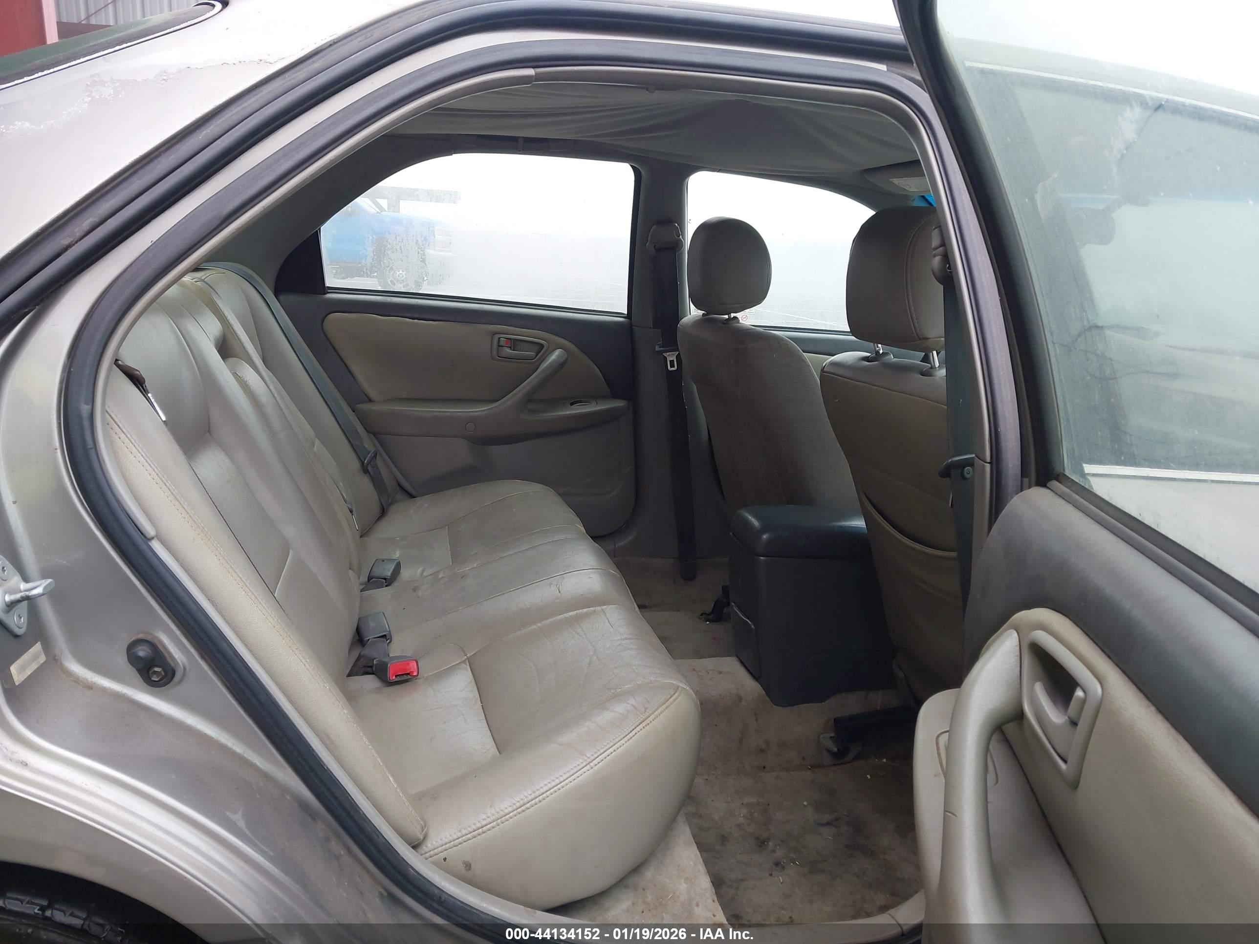 TOYOTA CAMRY image 8