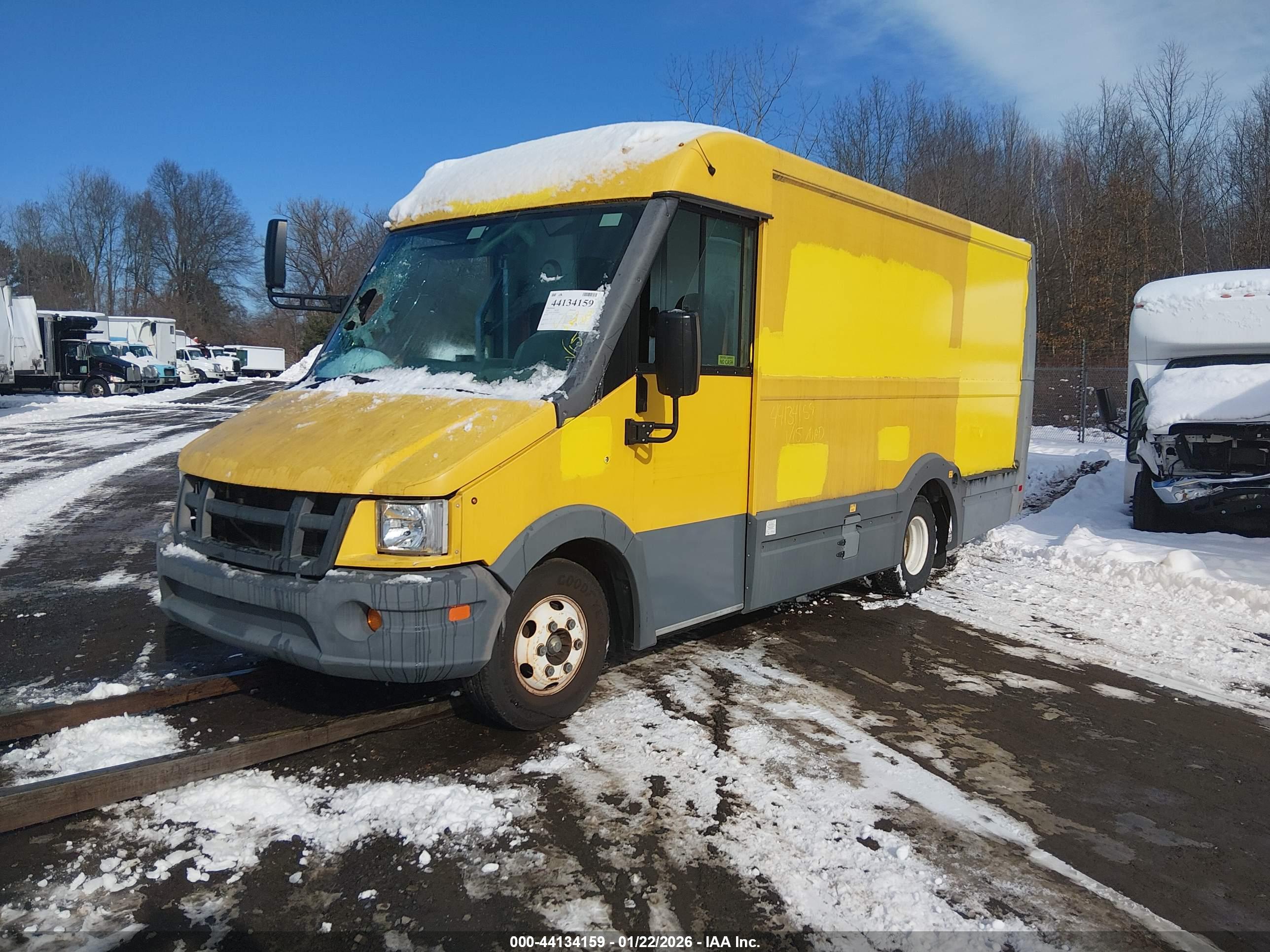 ISUZU REACH image 2