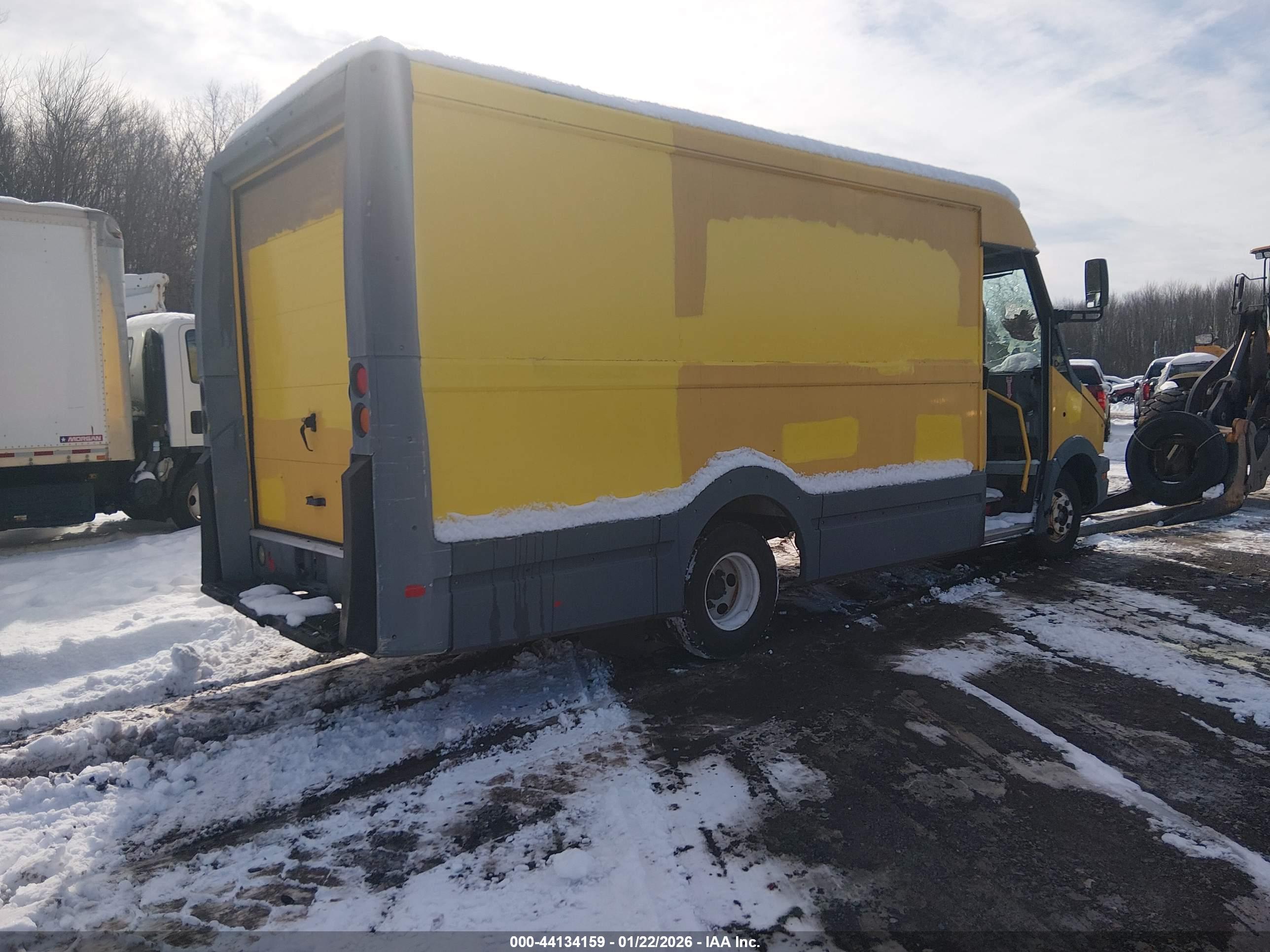 ISUZU REACH image 4