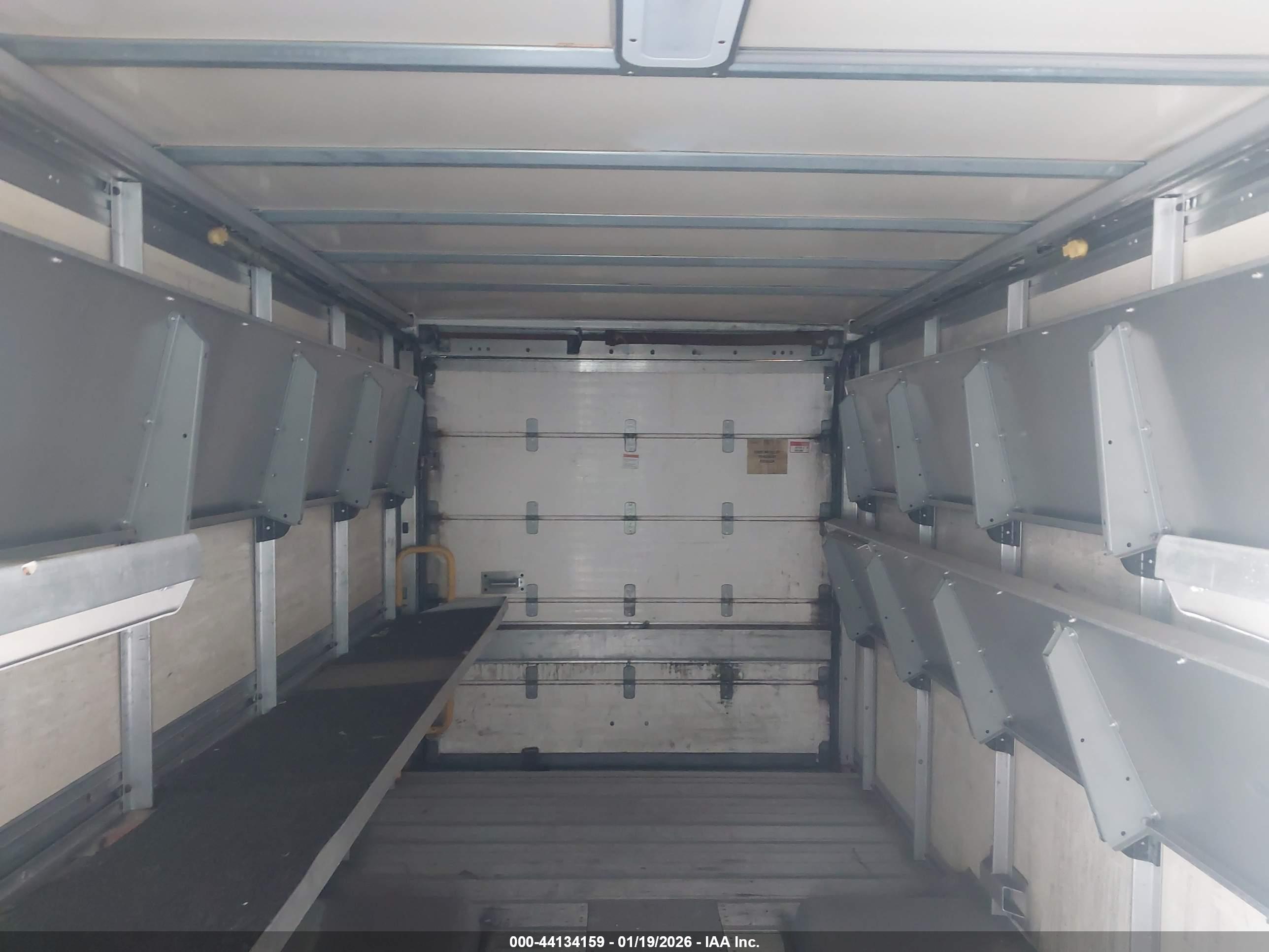 ISUZU REACH image 8