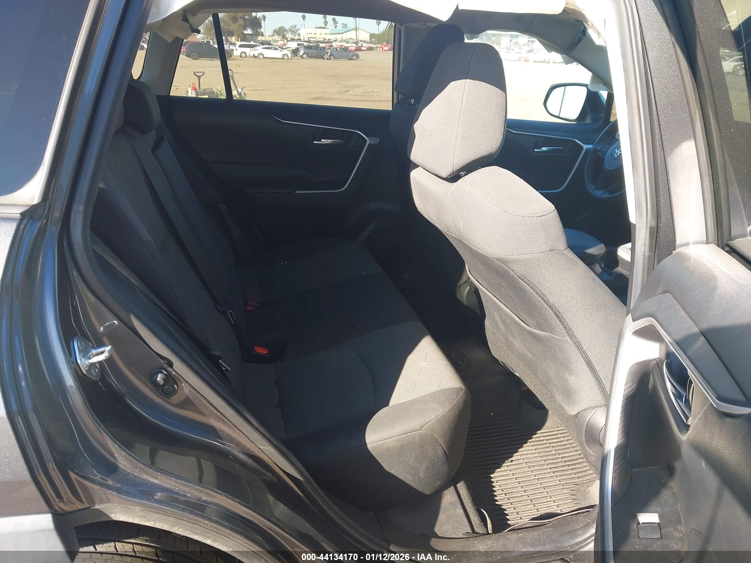 TOYOTA RAV4 image 8
