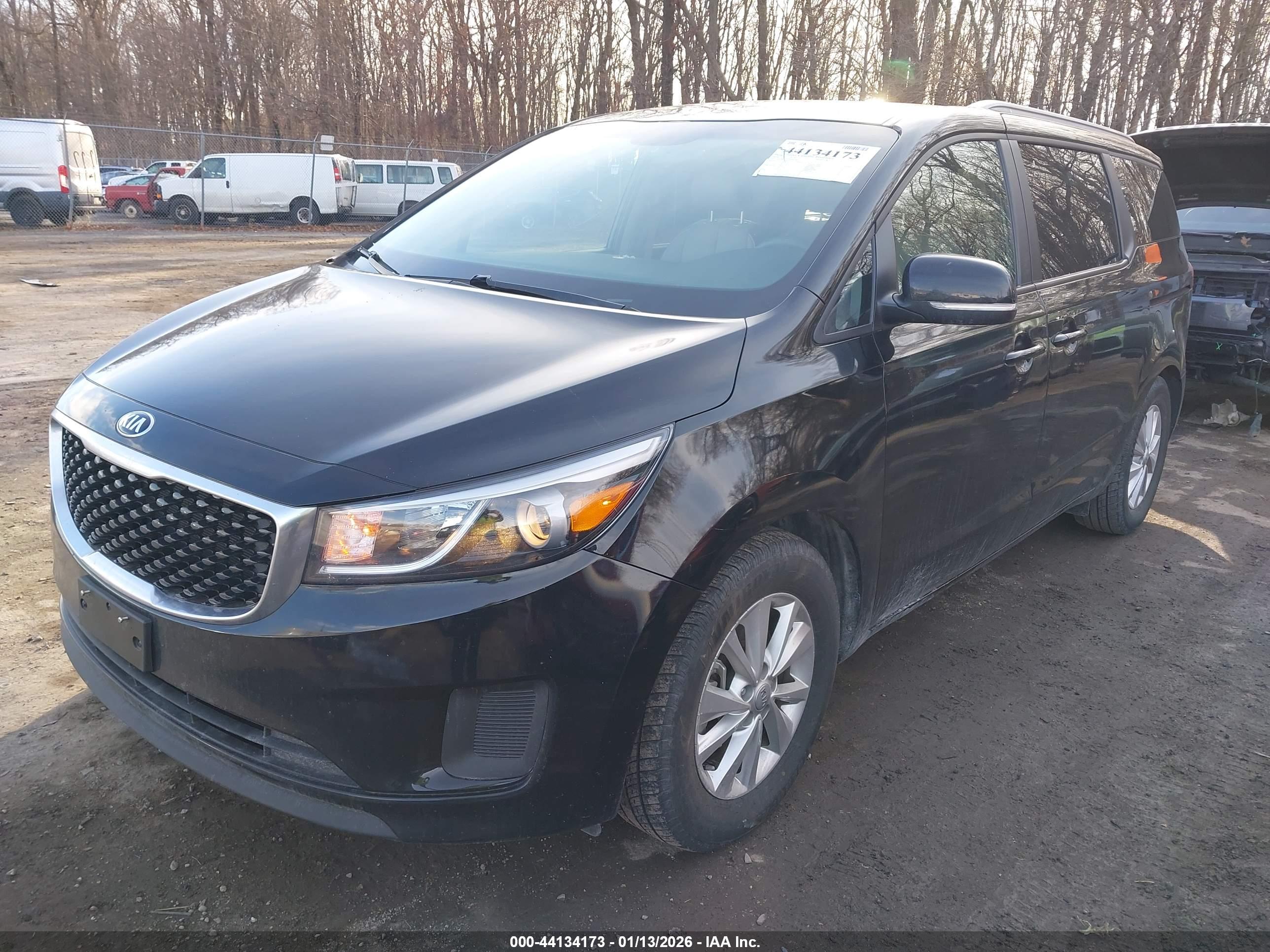 KIA SEDONA image 2