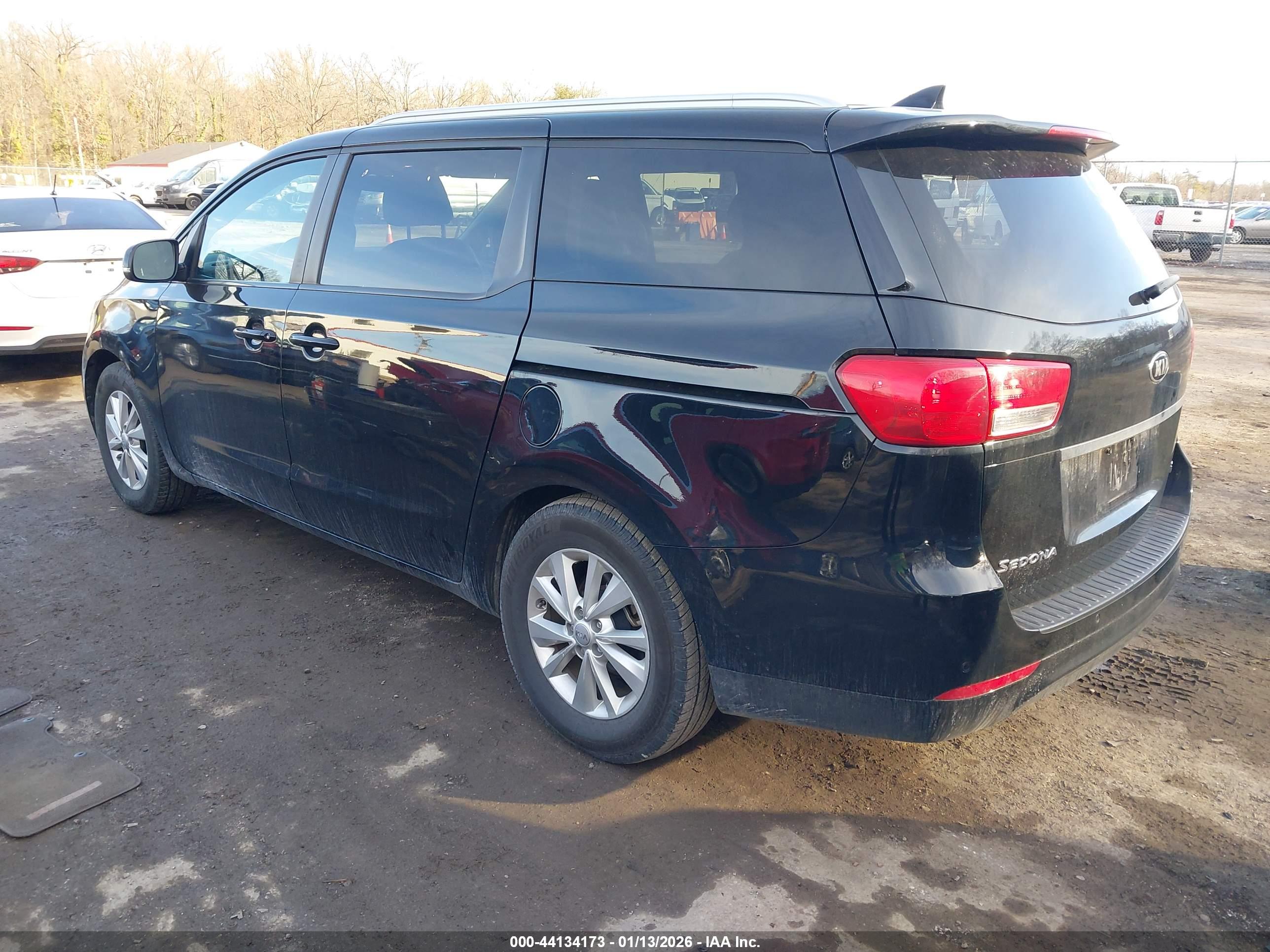 KIA SEDONA image 3