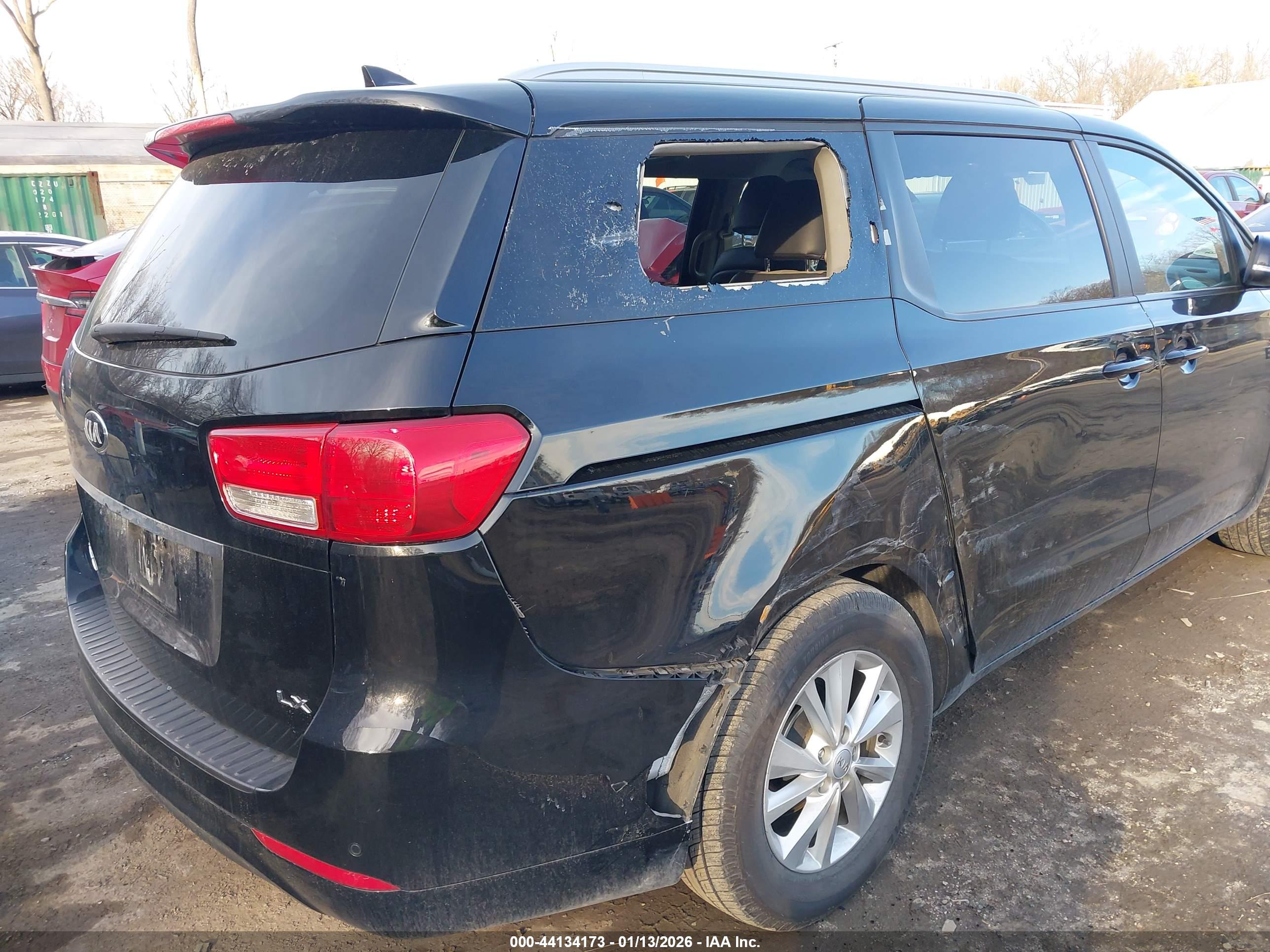 KIA SEDONA image 6