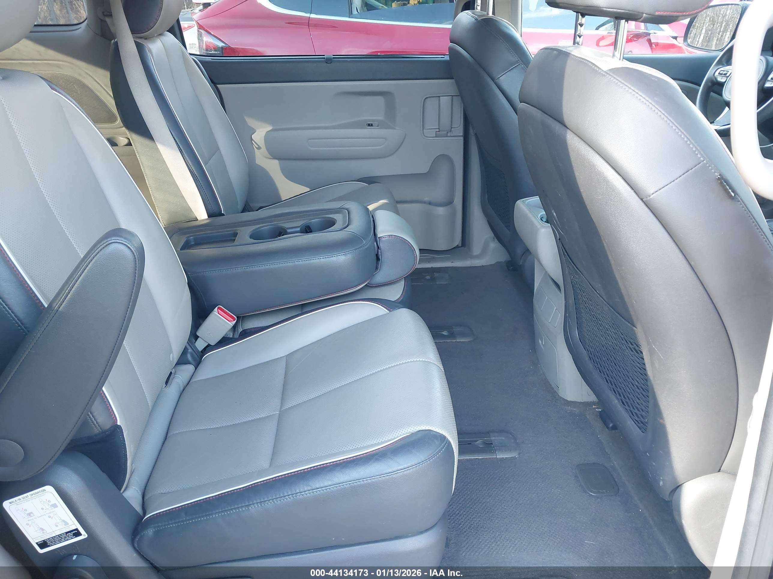 KIA SEDONA image 8