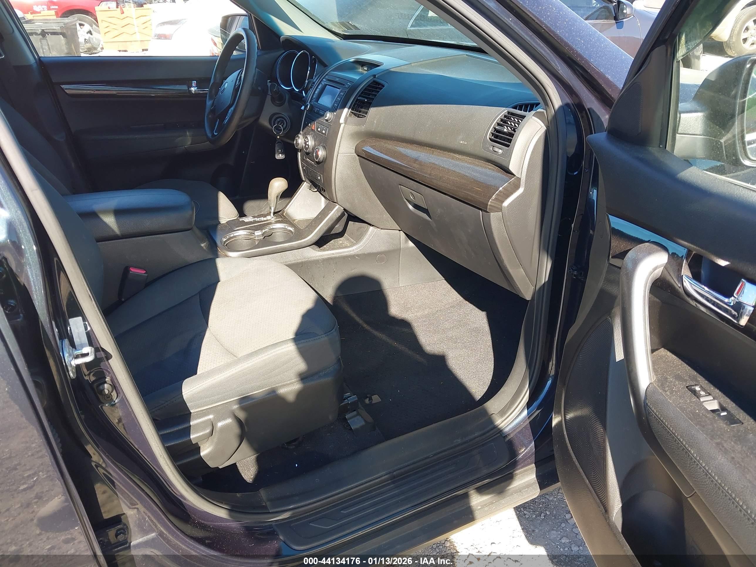 KIA SORENTO image 5
