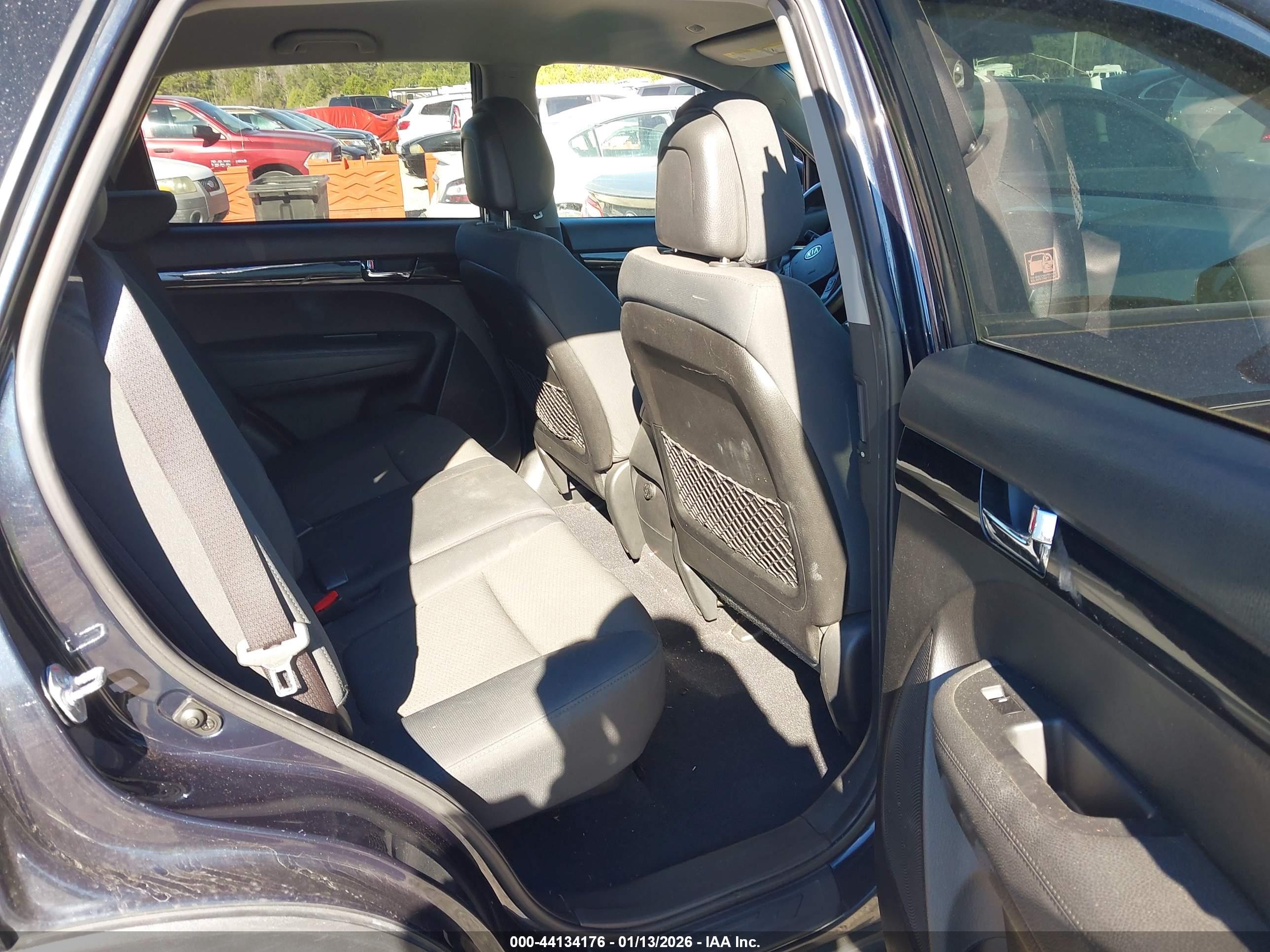 KIA SORENTO image 8