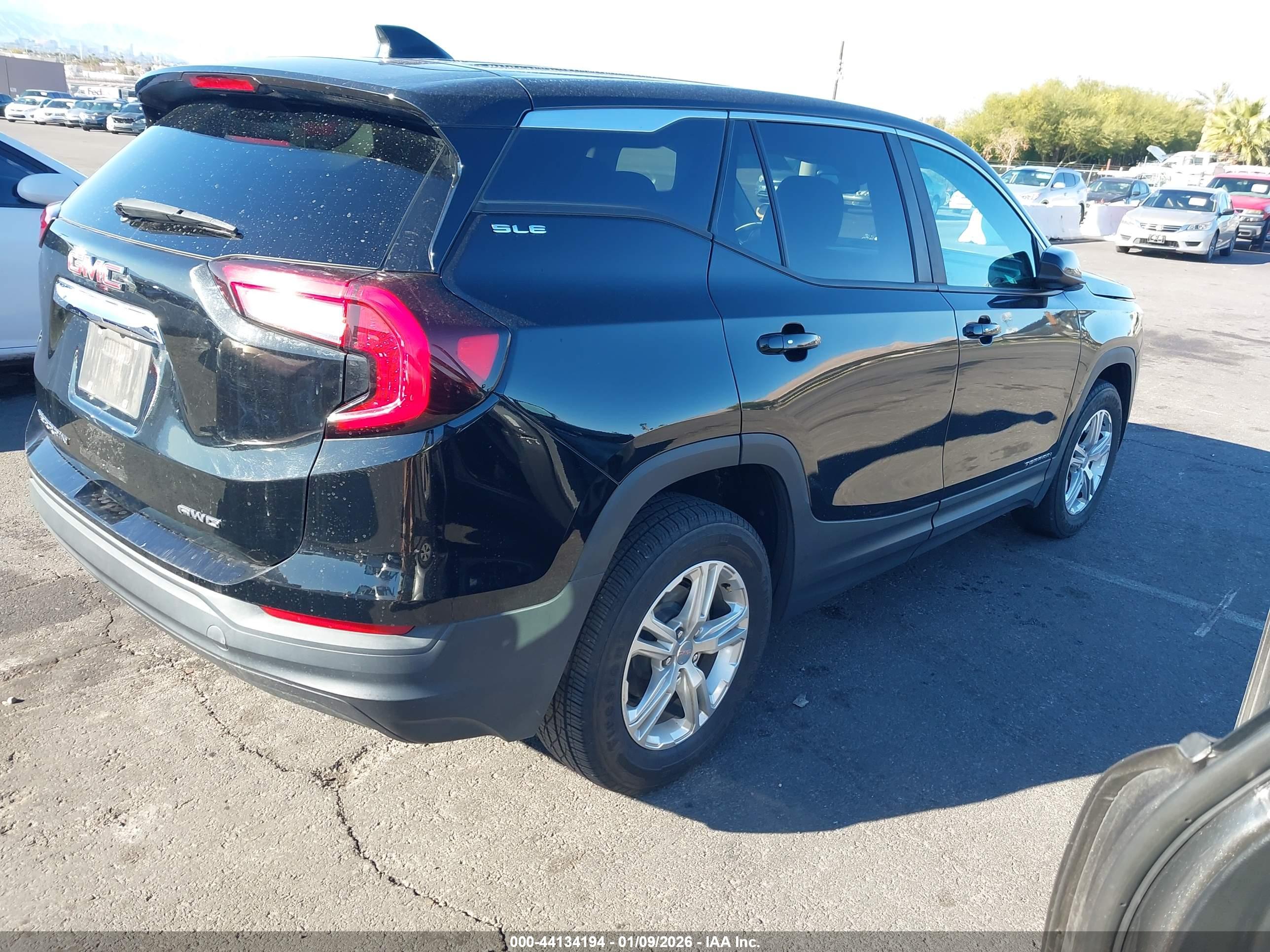 GMC TERRAIN image 4