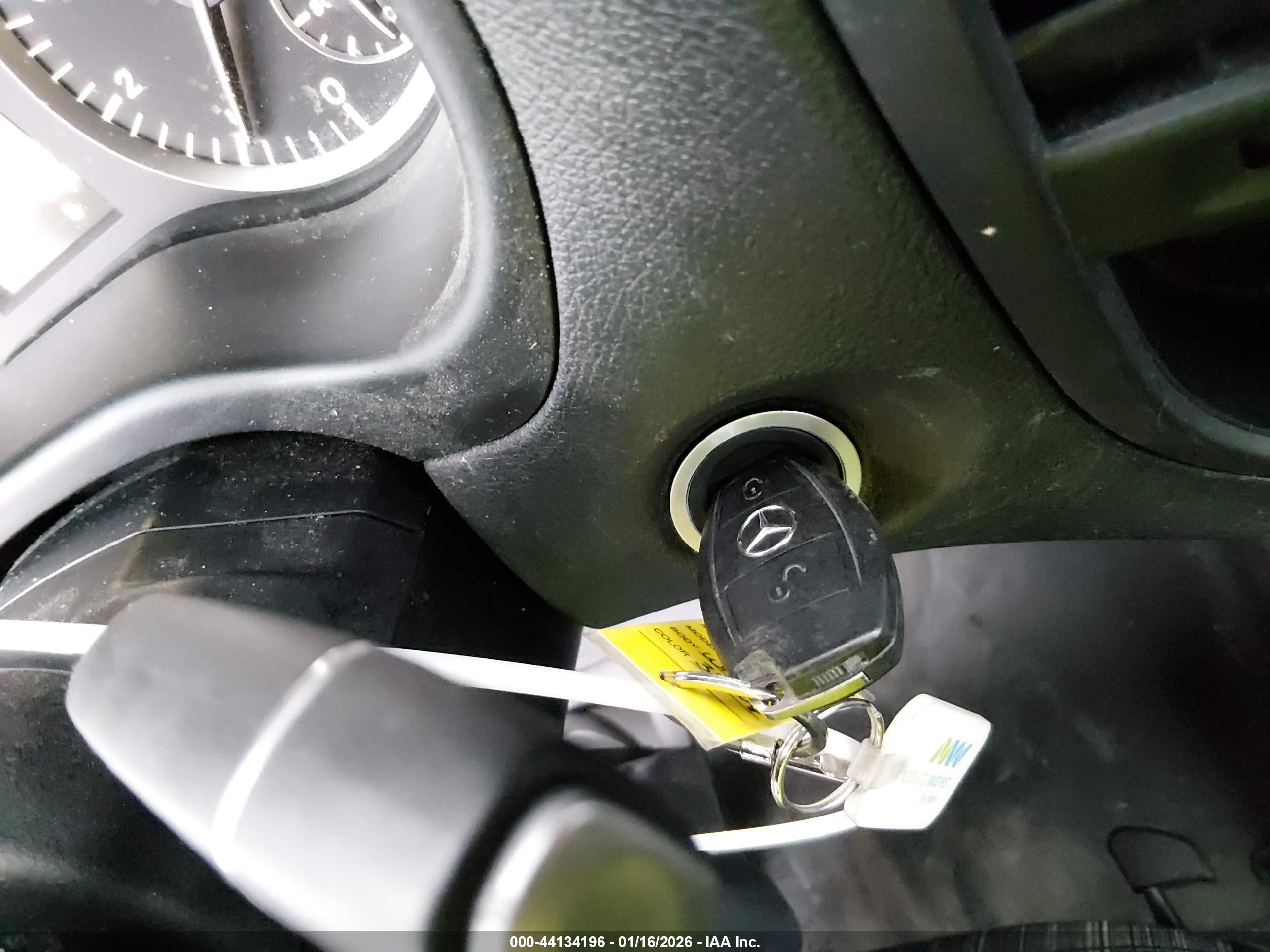 MERCEDES-BENZ METRIS image 11