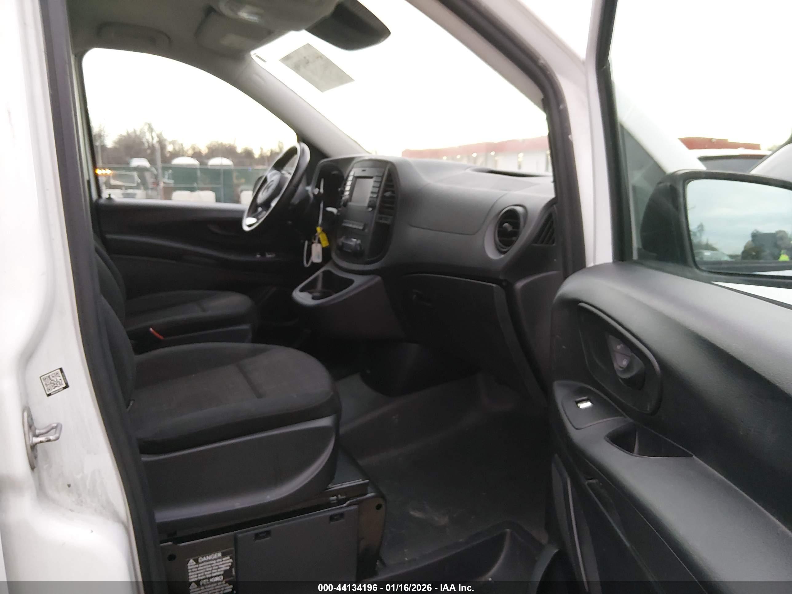 MERCEDES-BENZ METRIS image 5