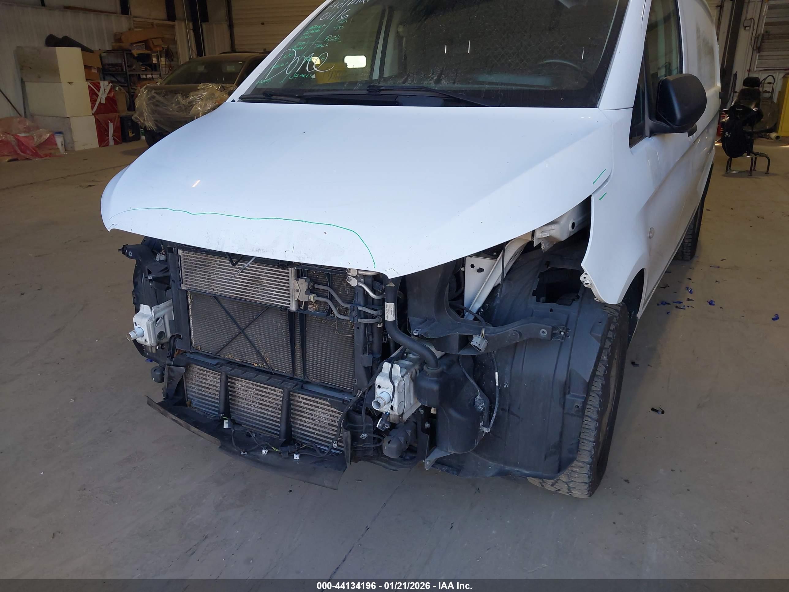 MERCEDES-BENZ METRIS image 6
