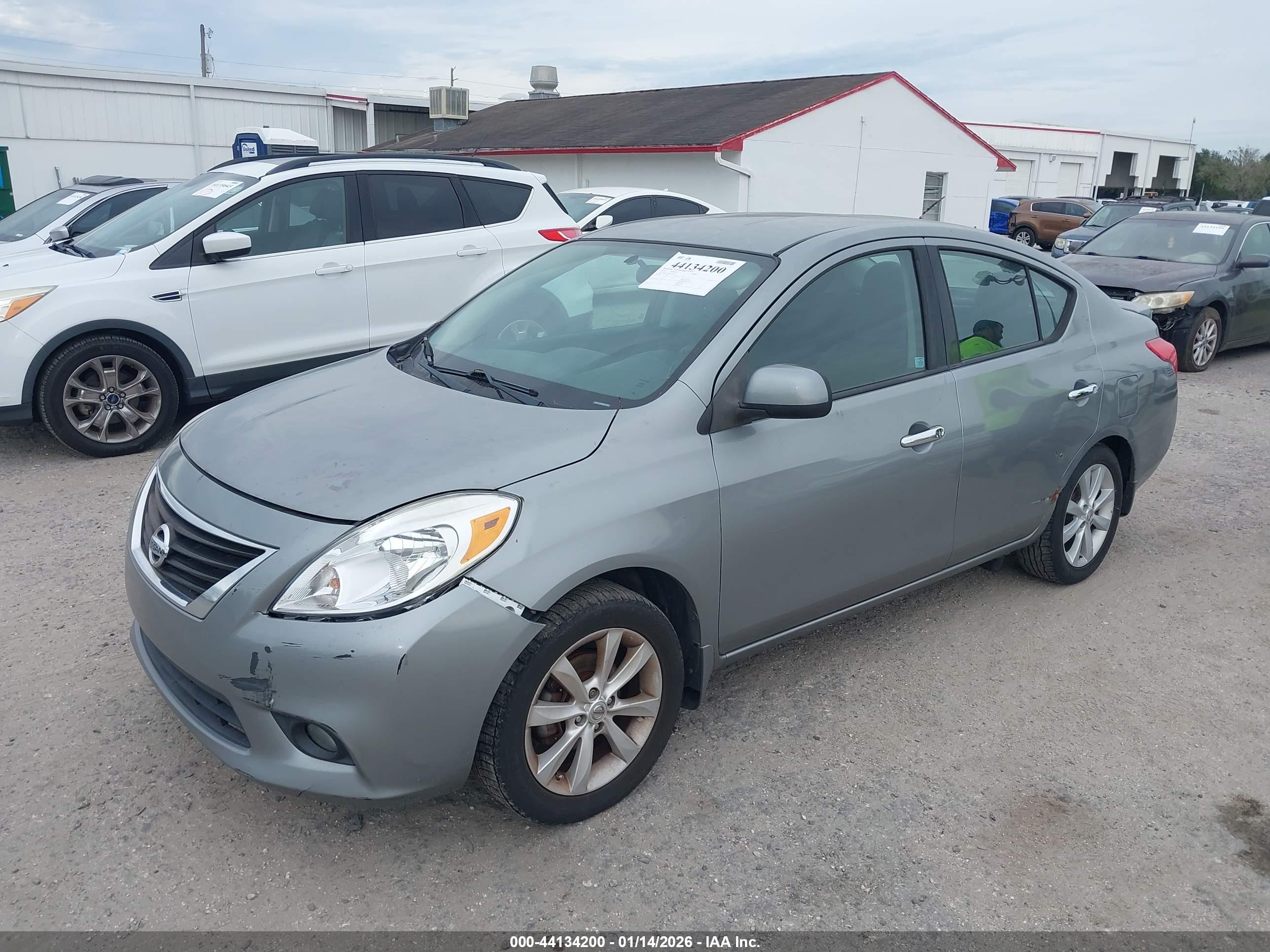 NISSAN VERSA image 2