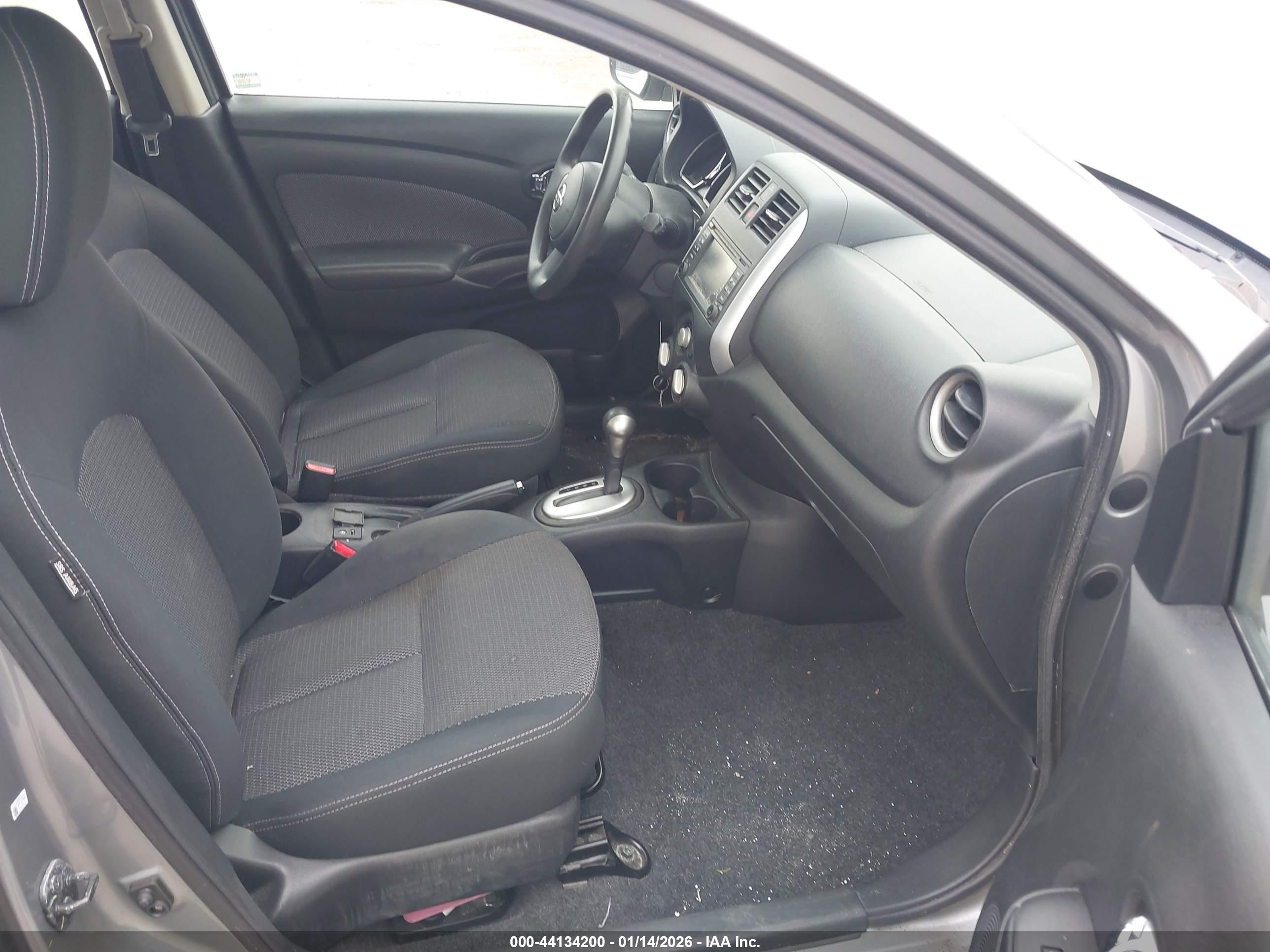 NISSAN VERSA image 5