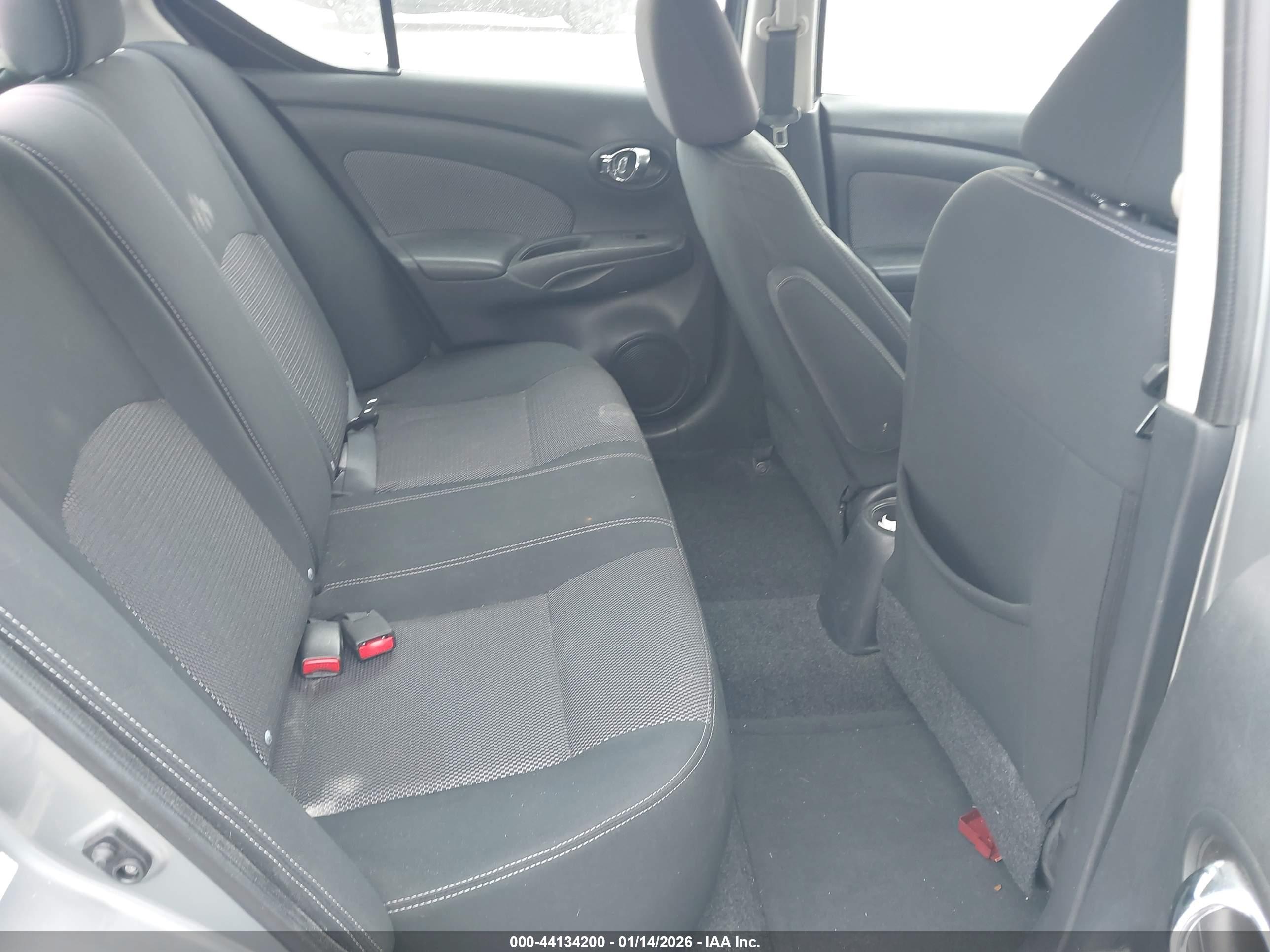 NISSAN VERSA image 8