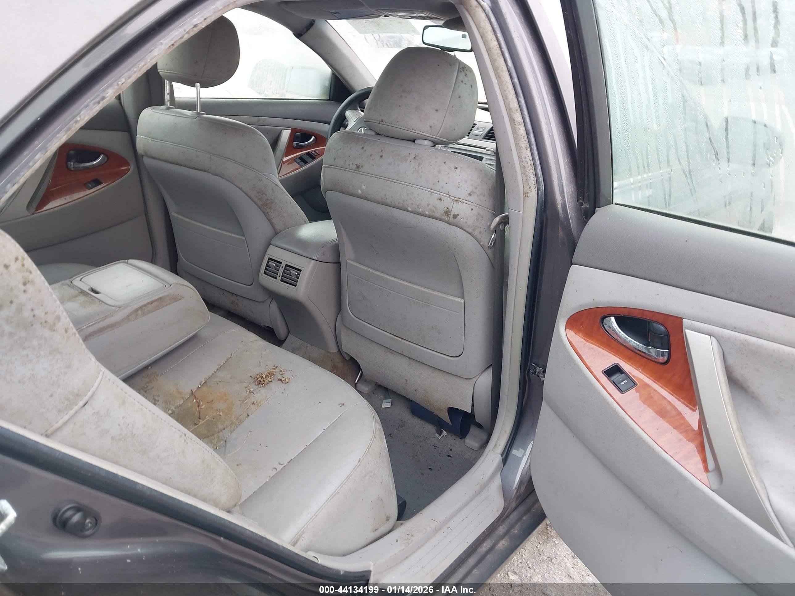 TOYOTA CAMRY image 8